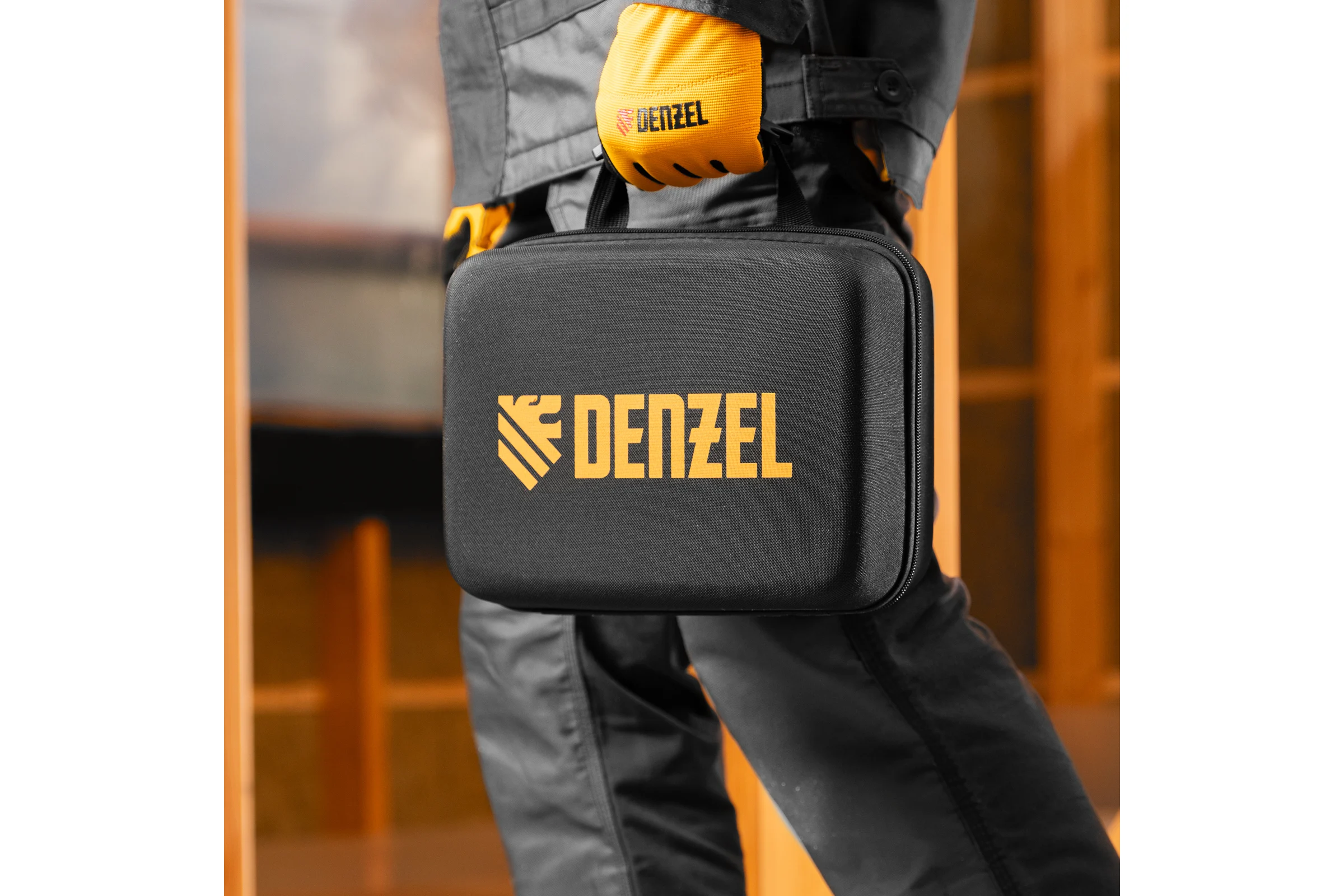 Лазерный уровень мультипризменный Denzel DLV-360-4C, 30 м, зеленый луч, Li-Ion 2,4 Aч, кейс 35081