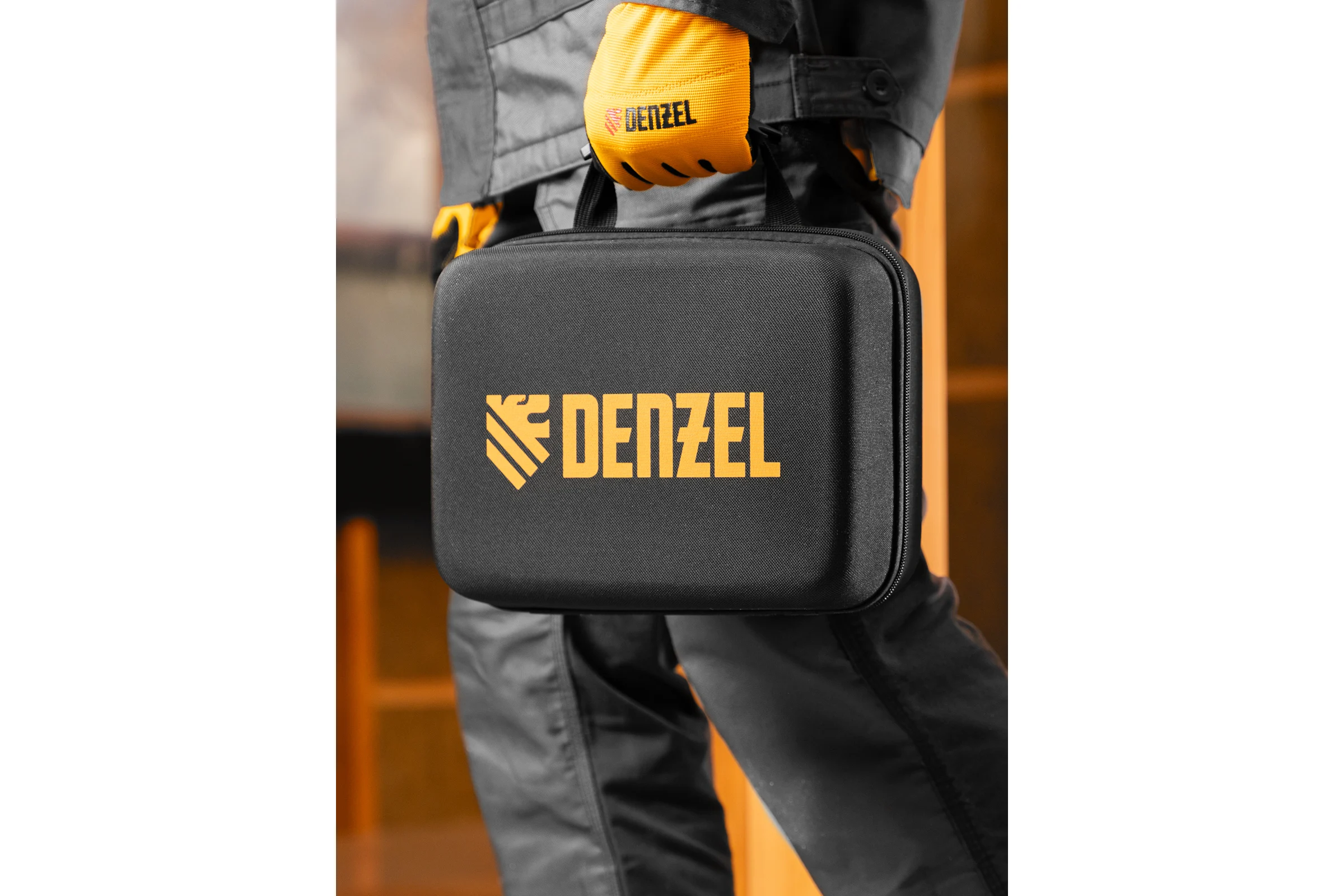 Лазерный уровень мультипризменный Denzel DLV-360-3T, 30 м, зеленый луч, Li-Ion 2,4 Aч, штатив 350805