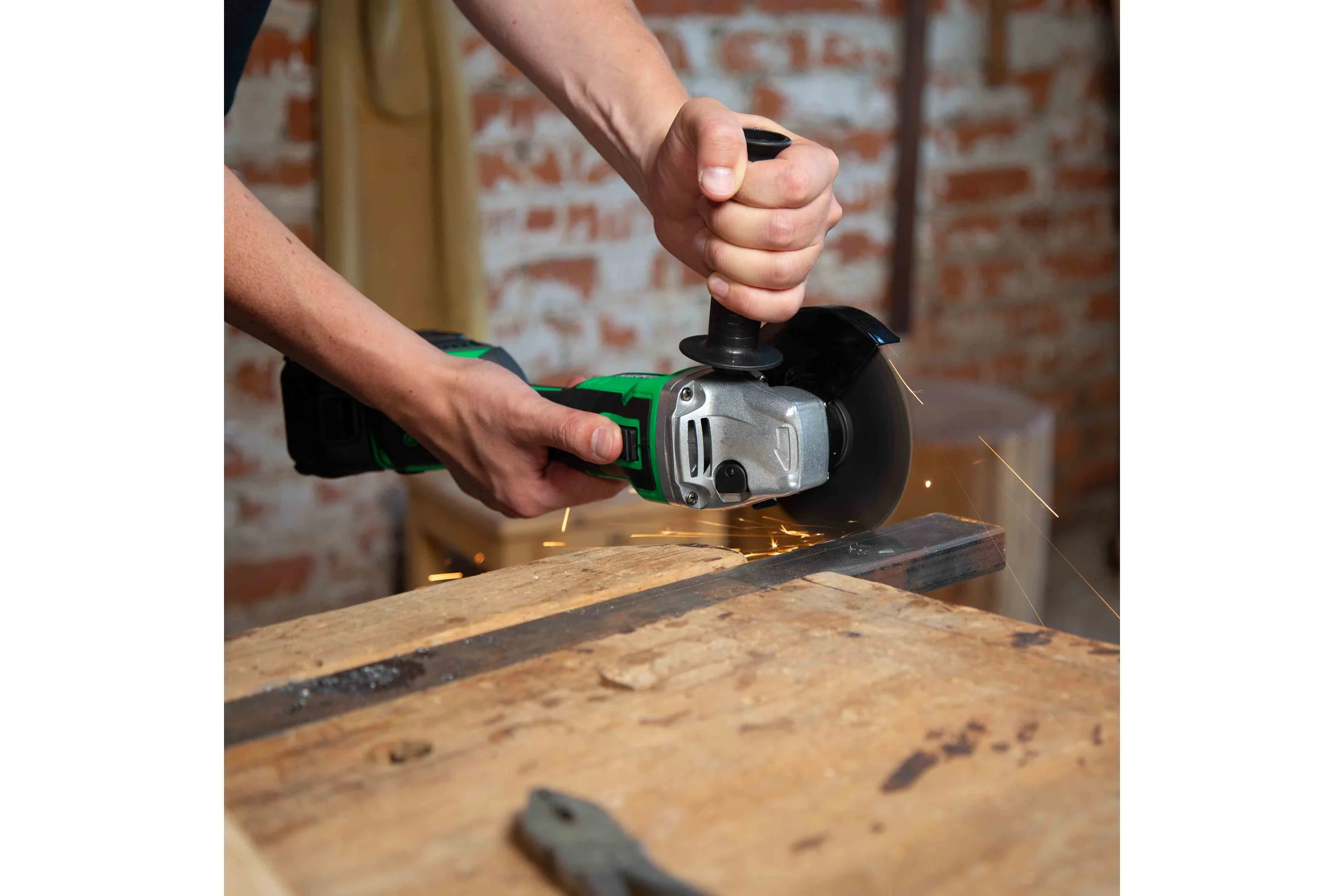 Угловая шлифмашина WORTEN 2x4.0Ач, 21В, D125, М14 IM КА-90000588