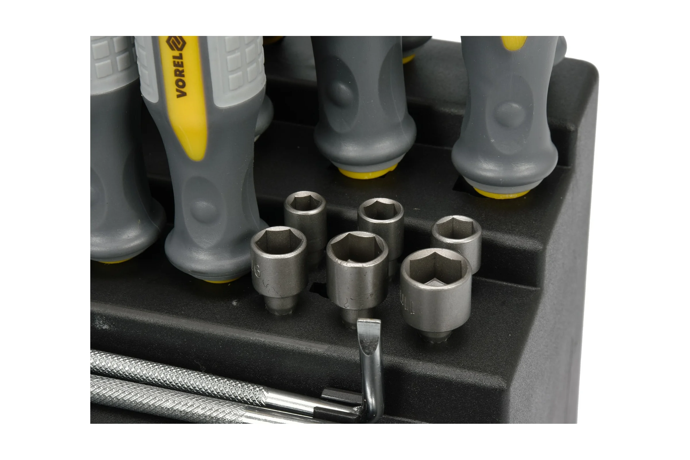 Набор отверток и бит VOREL 100 предметов, пластиковая стойка 60750