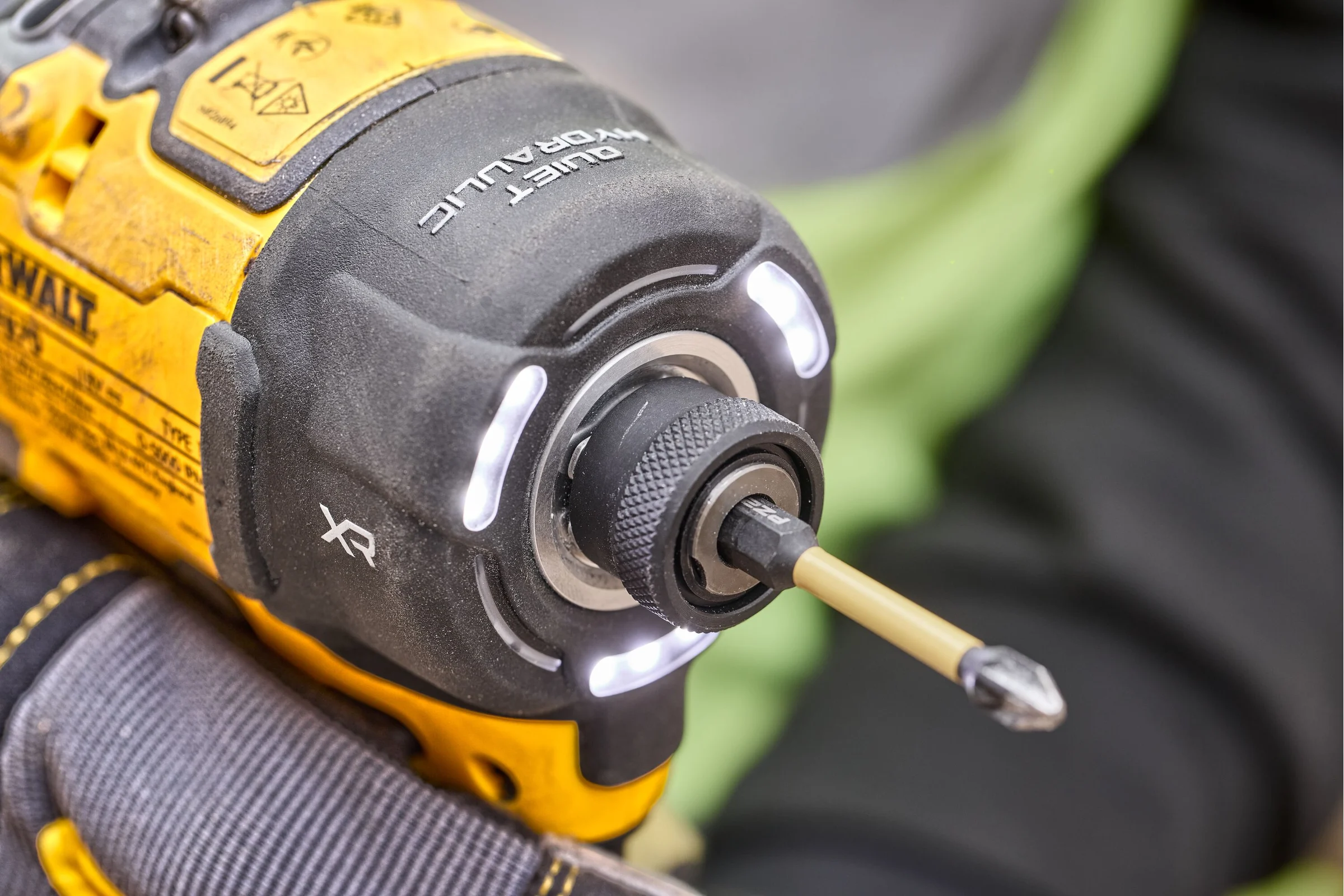Аккумуляторный масляный шуруповерт Dewalt DCF870E2T, 18 В, 56 Нм, 4200 уд/мин, с 2 АКБ 1.7 Ач и ЗУ, в кейсе TSTAK DCF870E2T-QW