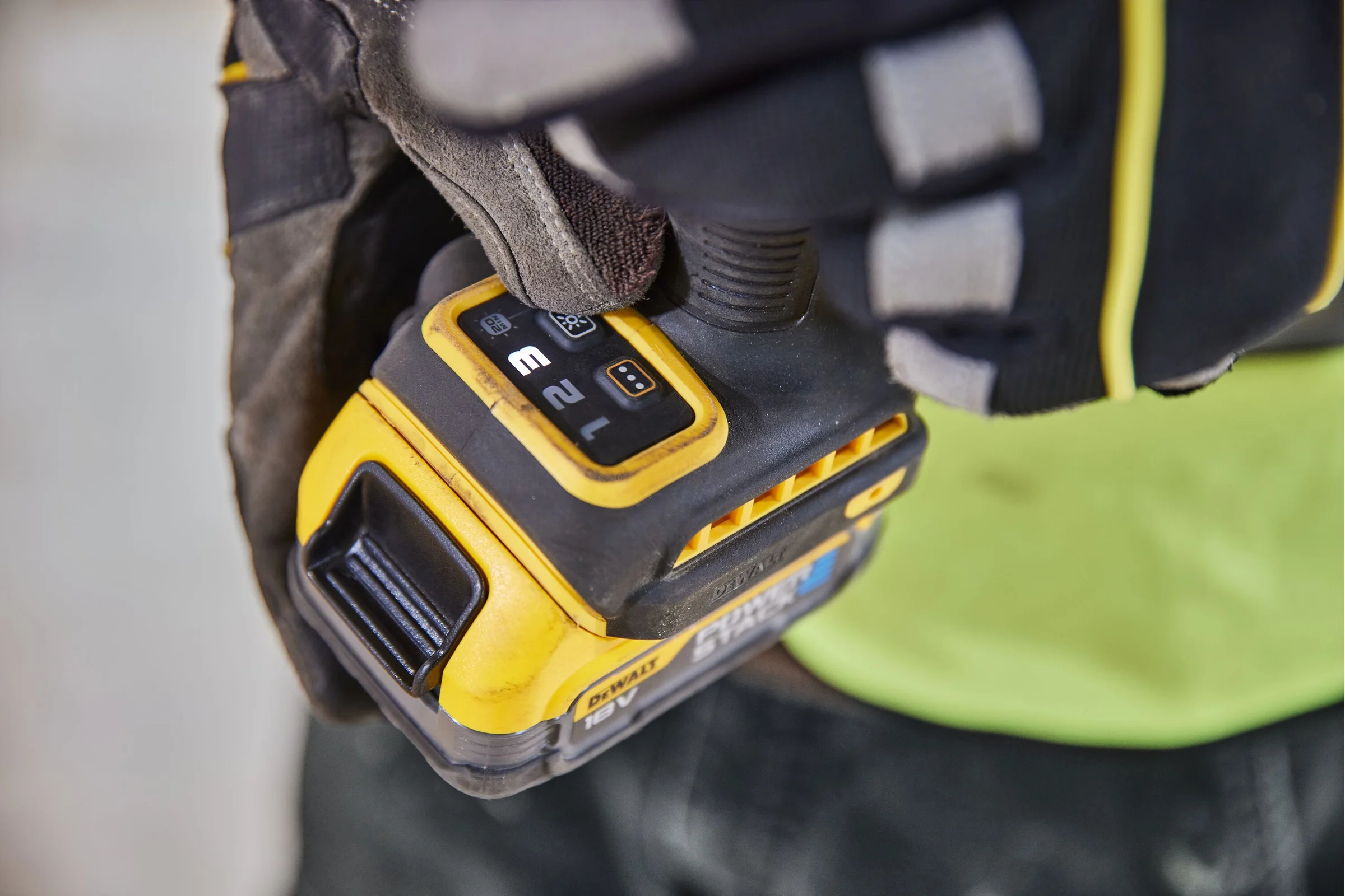 Аккумуляторный шуруповерт Dewalt DCF860NT, 18 В, 282 Нм, 4500 уд/мин, без АКБ и ЗУ, в кейсе TSTAK DCF860NT-XJ