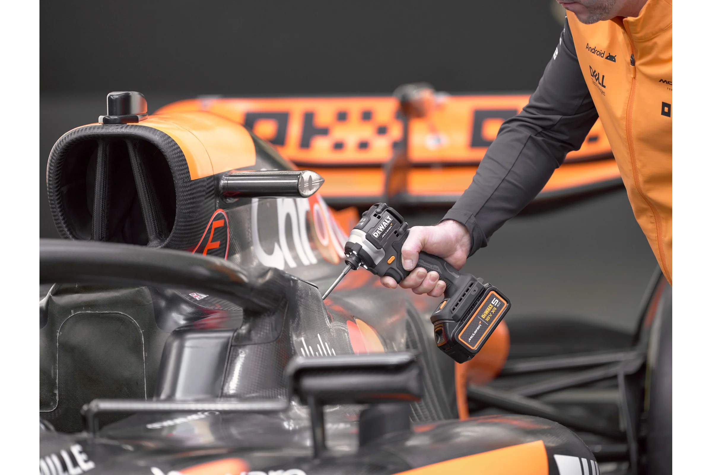Шуруповерт Dewalt McLaren Limited Edition DCF85MM2T, 18 В, 205 Нм, 3800 уд/мин, с 2 АКБ 4 Ач и ЗУ, в кейсе TSTAK DCF85MM2T-QW