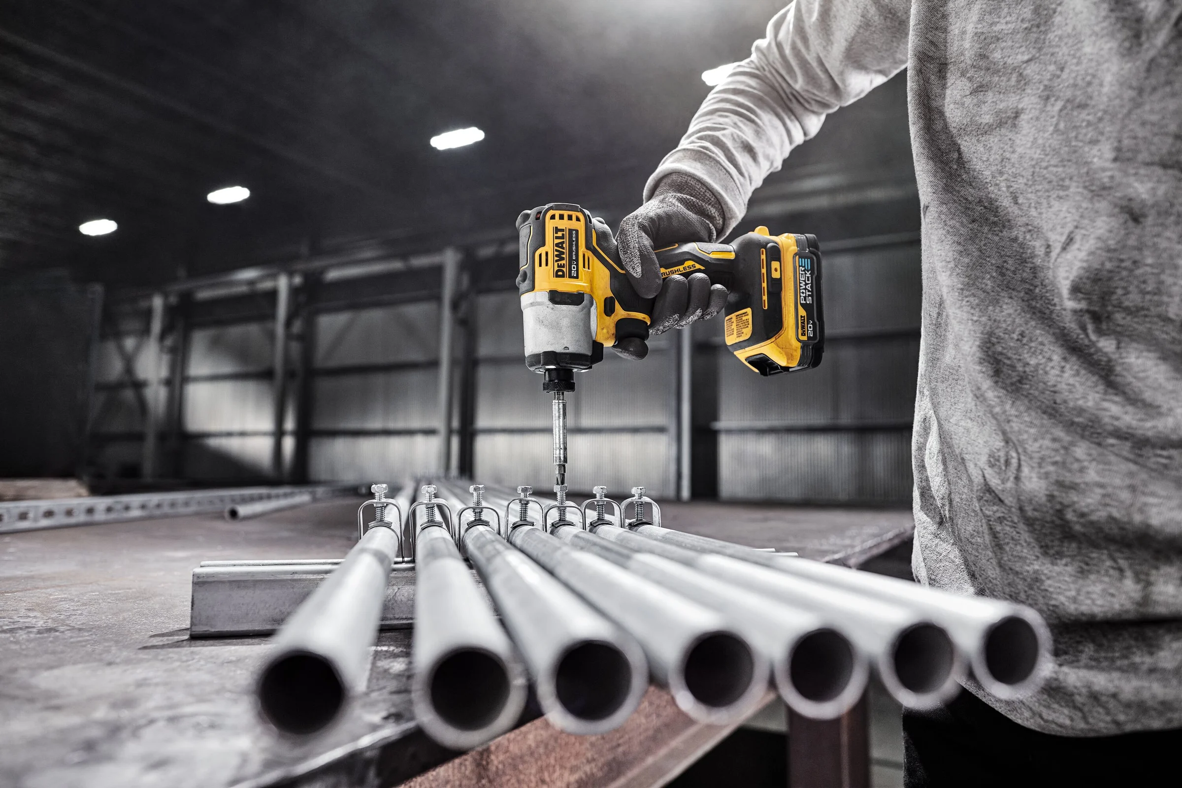Аккумуляторный шуруповерт Dewalt DCF840NT, 18 В, 192 Нм, 4200 уд/мин, без АКБ и ЗУ, в кейсе TSTAK DCF840NT-XJ