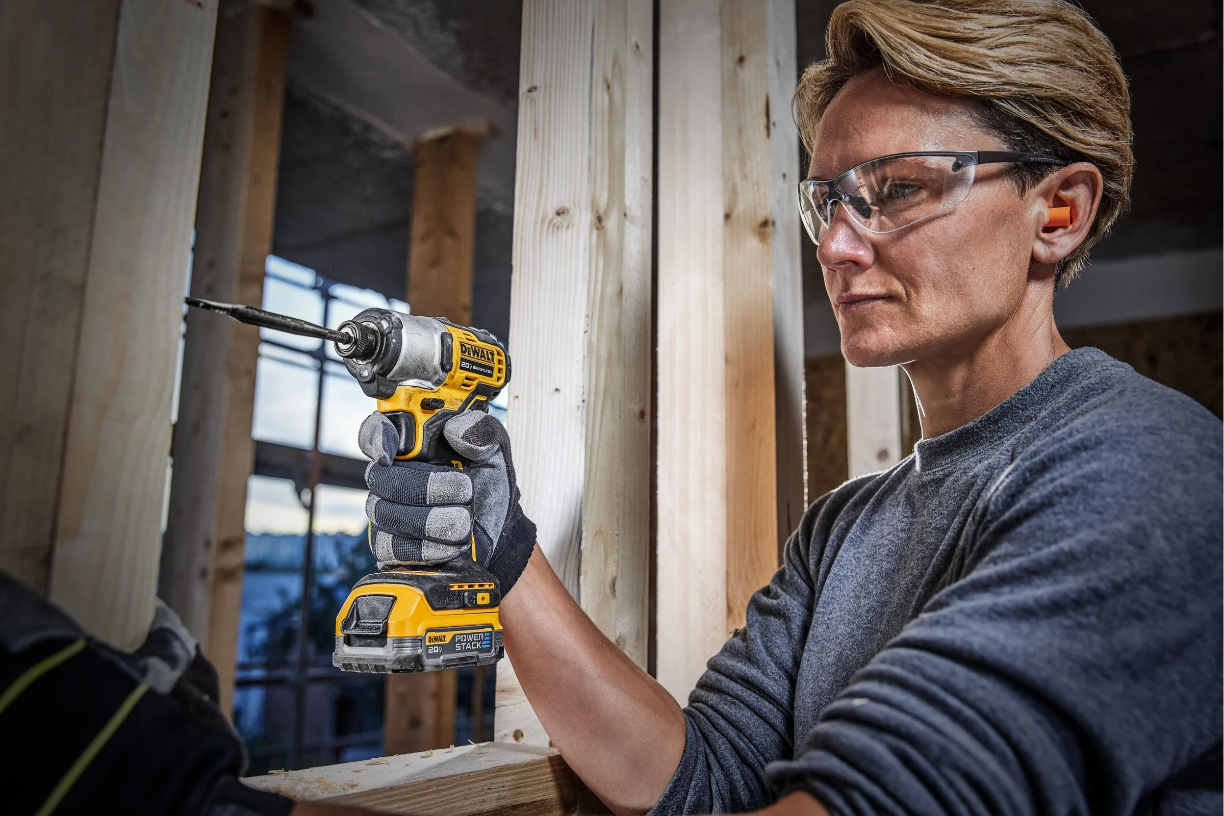 Аккумуляторный шуруповерт Dewalt DCF840NT, 18 В, 192 Нм, 4200 уд/мин, без АКБ и ЗУ, в кейсе TSTAK DCF840NT-XJ
