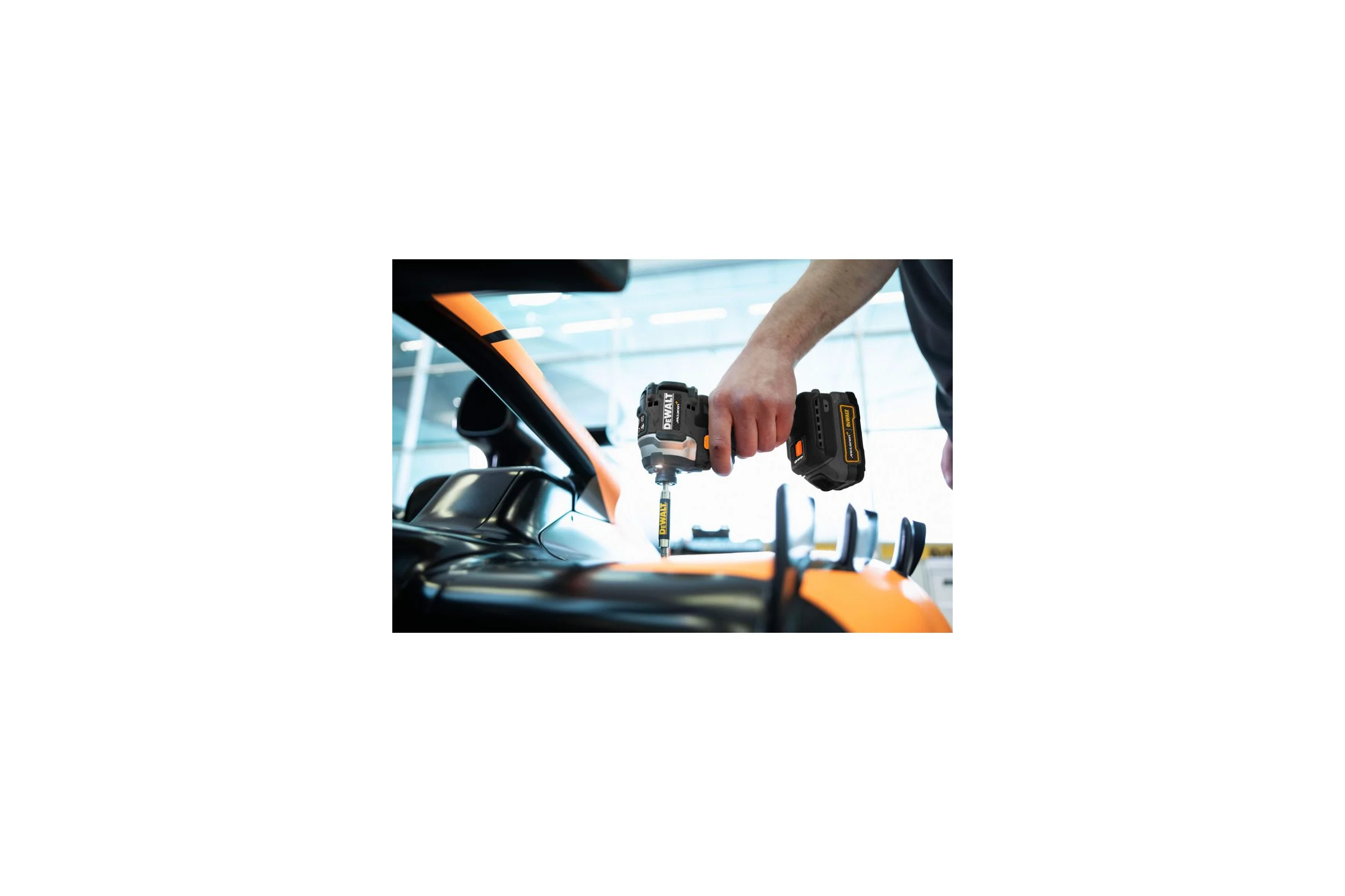 Шуруповерт Dewalt McLaren Limited Edition DCF85ME2GT, 18 В, 205 Нм, с 2 АКБ 1.7 Ач и ЗУ, в кейсе TSTAK DCF85ME2GT-QW