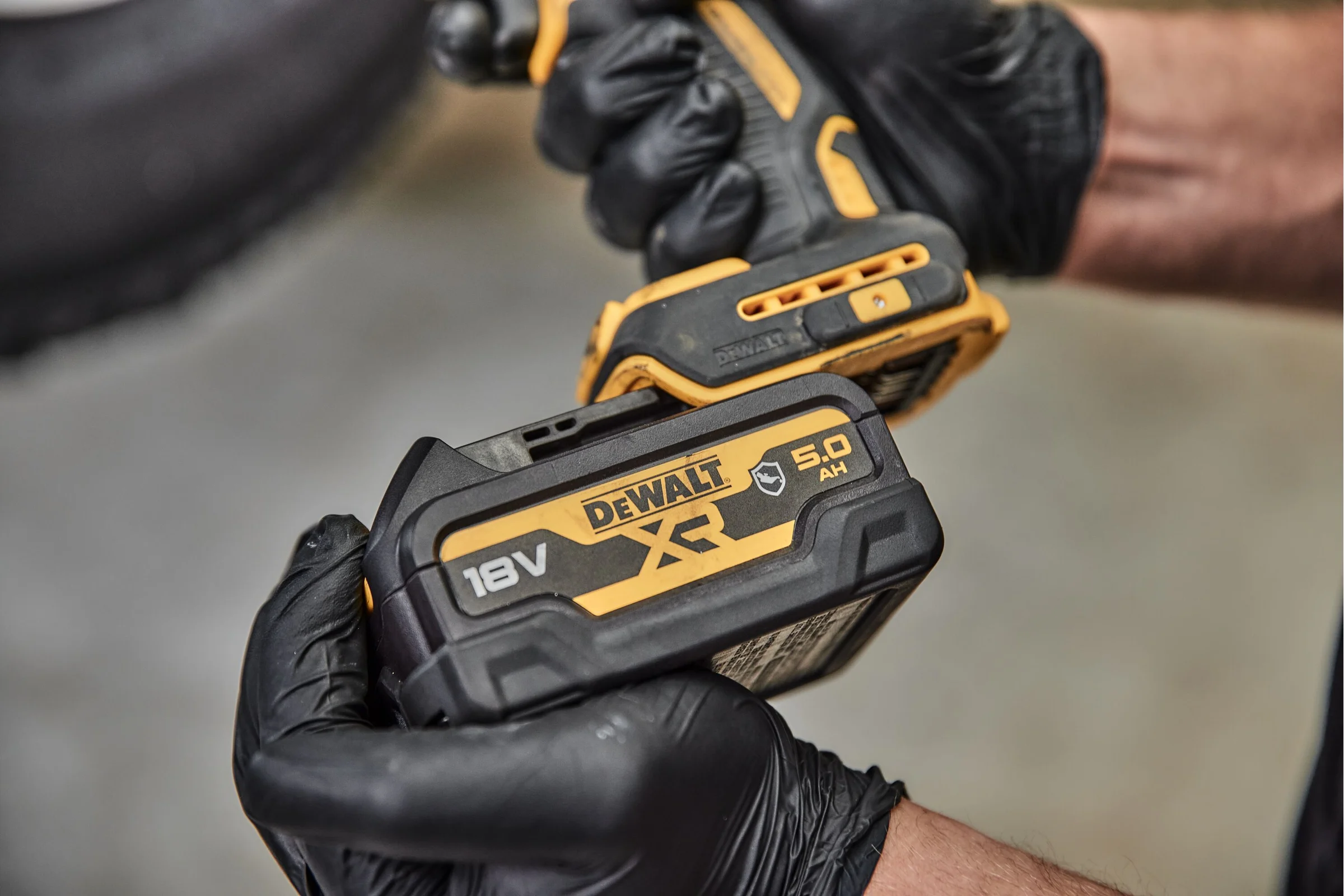 Аккумулятор Dewalt DCB184G, маслостойкий, Li-Ion, 18 В, 5 Ач DCB184G-XJ