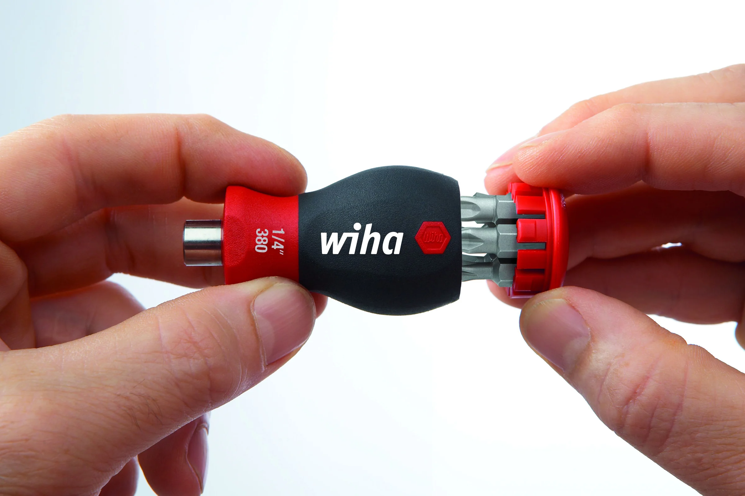 Отвертка-битодержатель Wiha SoftFinish Stubby 3801-03, магнитный, 1/4", TORX 33743