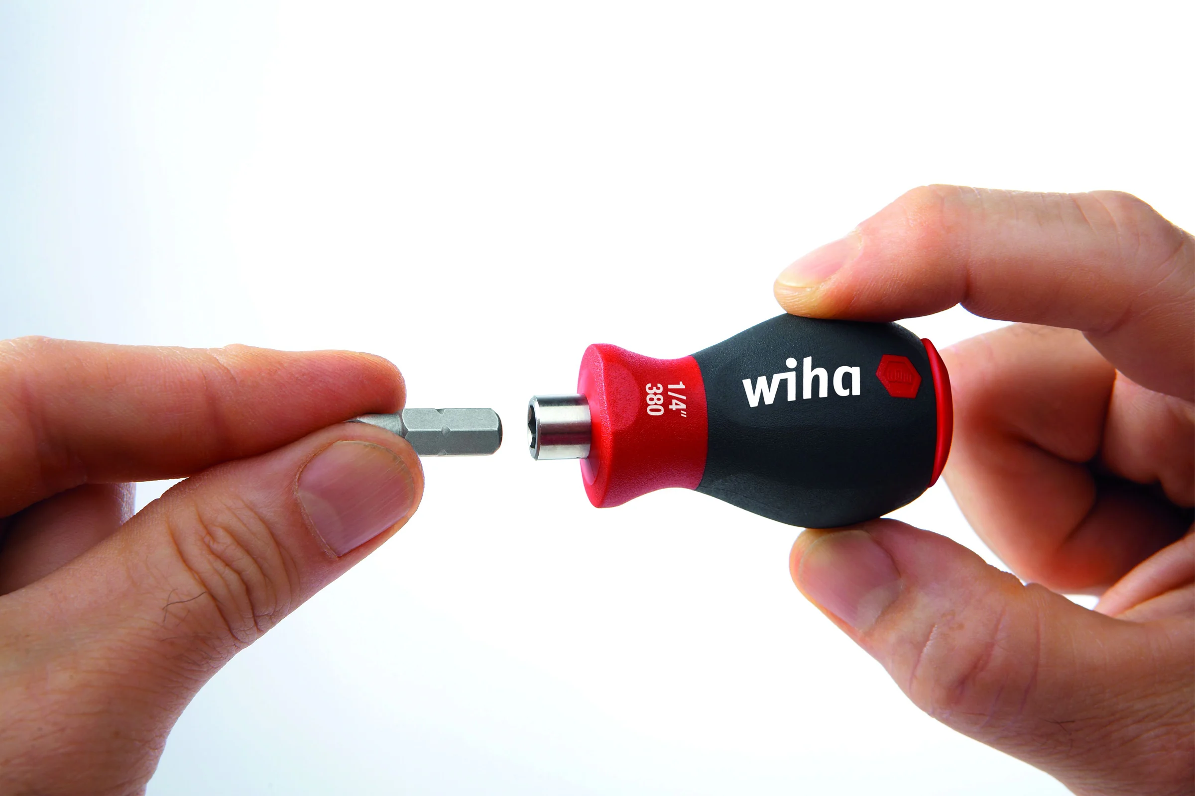 Отвертка-битодержатель Wiha SoftFinish Stubby 3801-03, магнитный, 1/4", TORX 33743