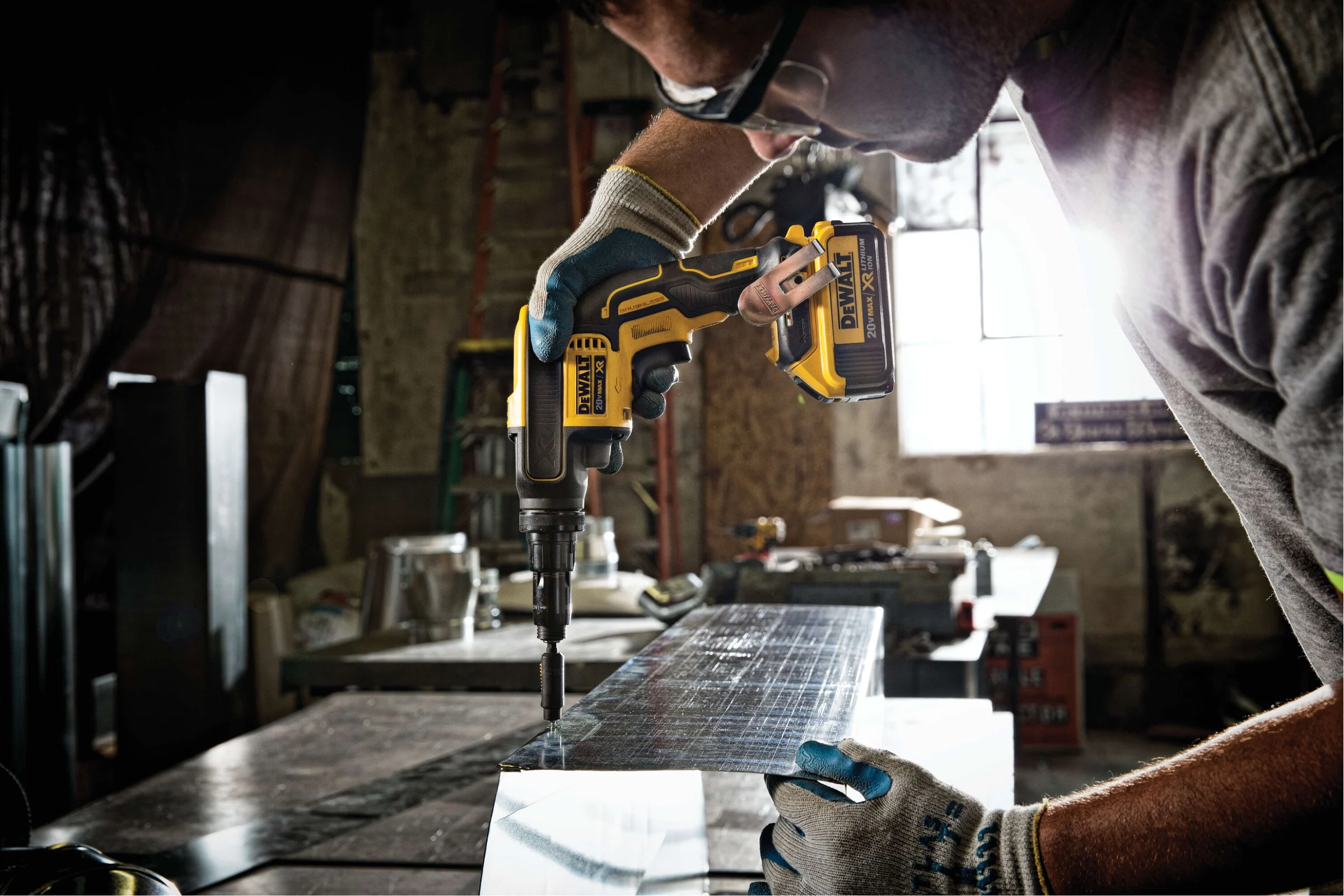 Аккумуляторный шуруповерт DEWALT DCF622B, 20В, 34Нм, 2000об/мин, без аккумулятора и зарядного устройства DCF622B-XJ
