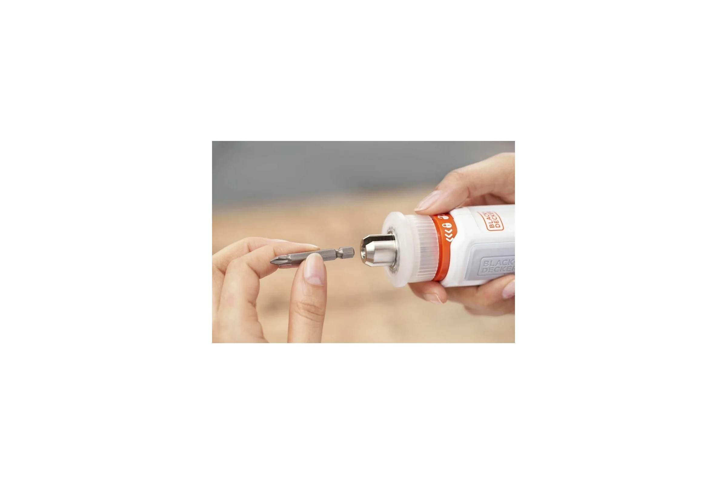 Аккумуляторная отвертка для сборки мебели Black&Decker BCRTA01-XJ