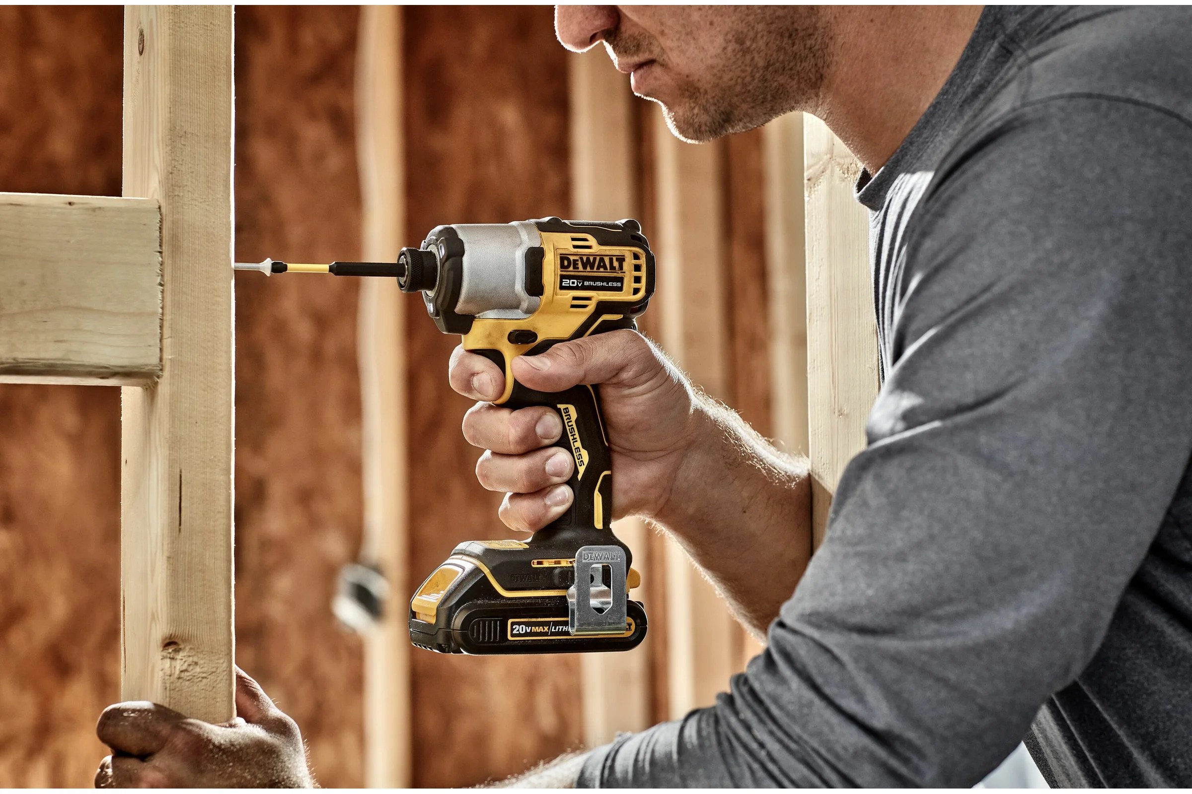 Бесщеточный ультракомпактный импульсный шуруповерт Dewalt DCF840N-XJ