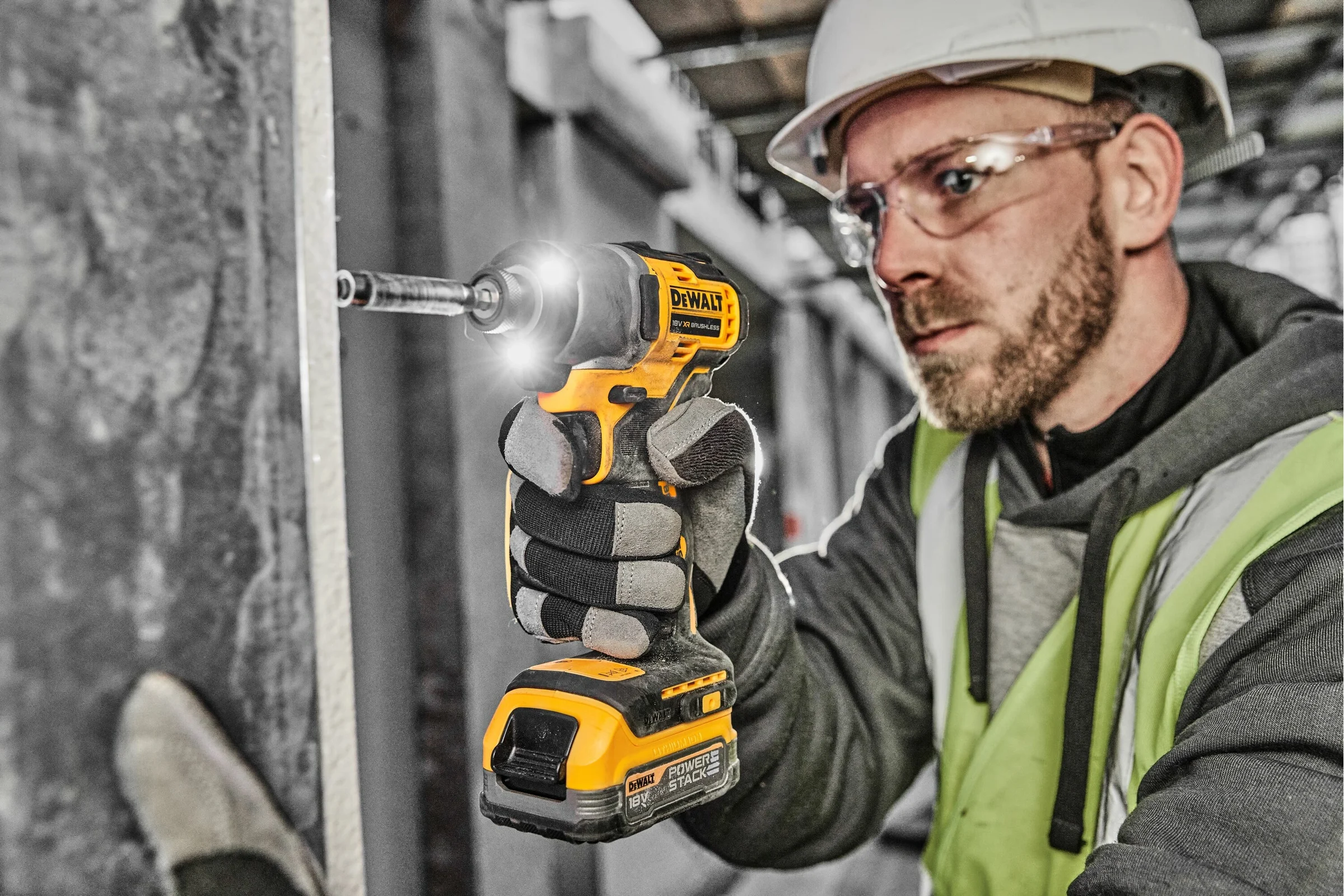 Бесщеточный ультракомпактный импульсный шуруповерт Dewalt DCF840N-XJ