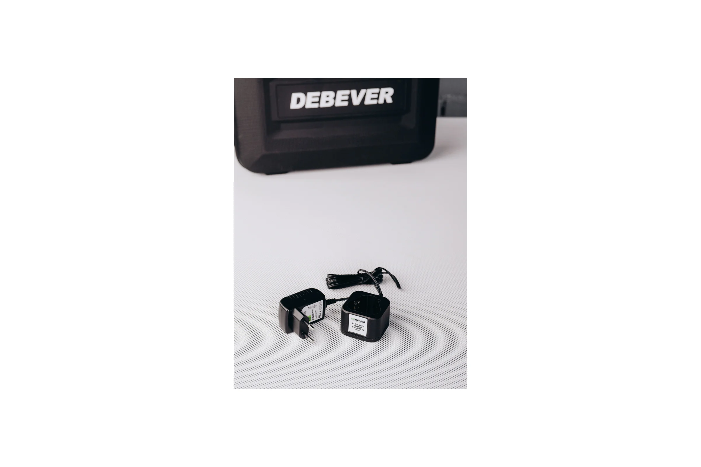 Шуруповерт аккумуляторный Debever бесщеточный, шестигранник, 140Nm, 12В; в компл. АКБ 1,5 а/ч; з/у 0,4 а/ч DBE-7361CKIT