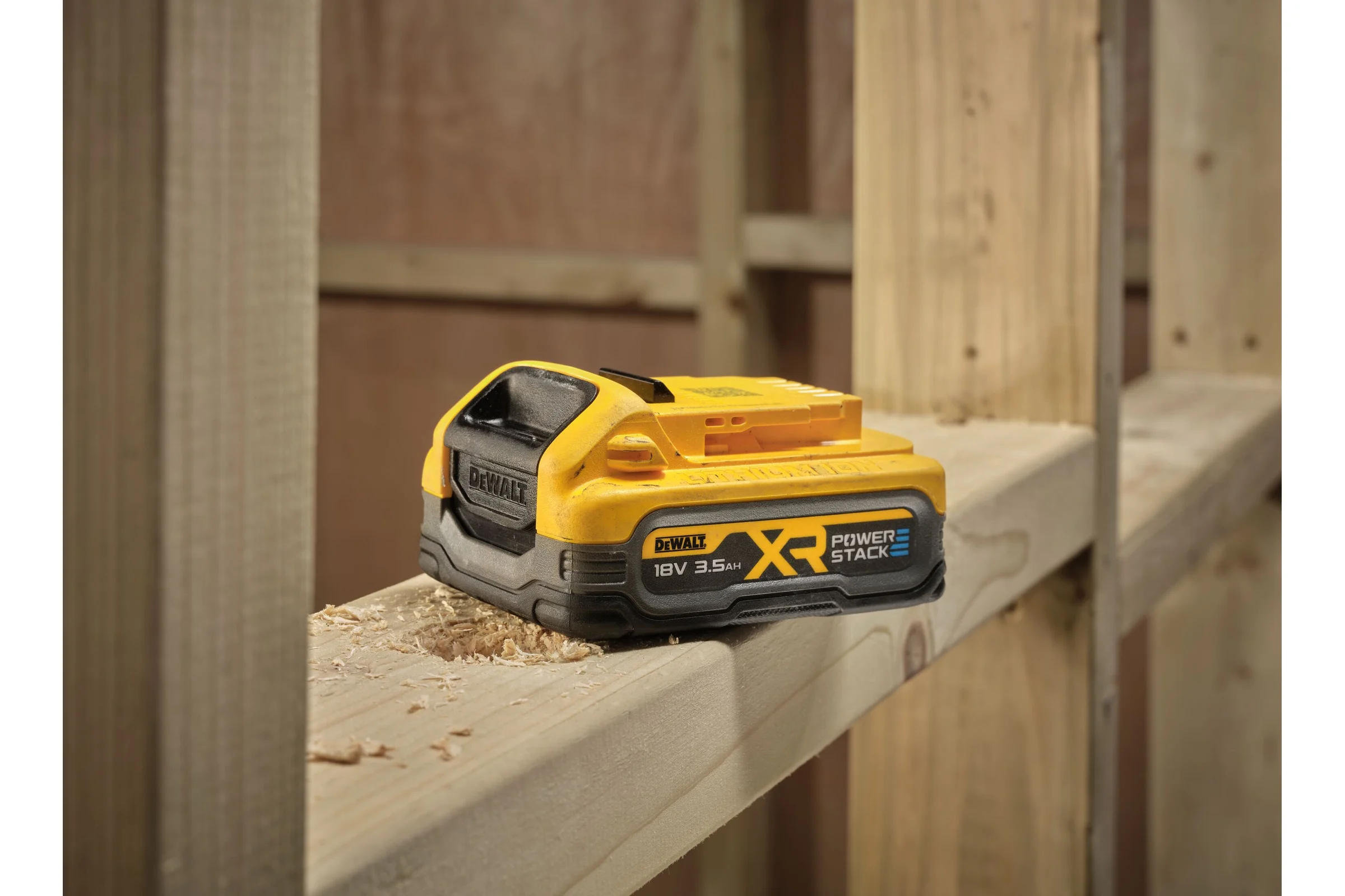 Аккумулятор DEWALT POWERSTACK DCBP318, Li-Ion, 18 В, 3.5 Ач () DCBP318-XJ