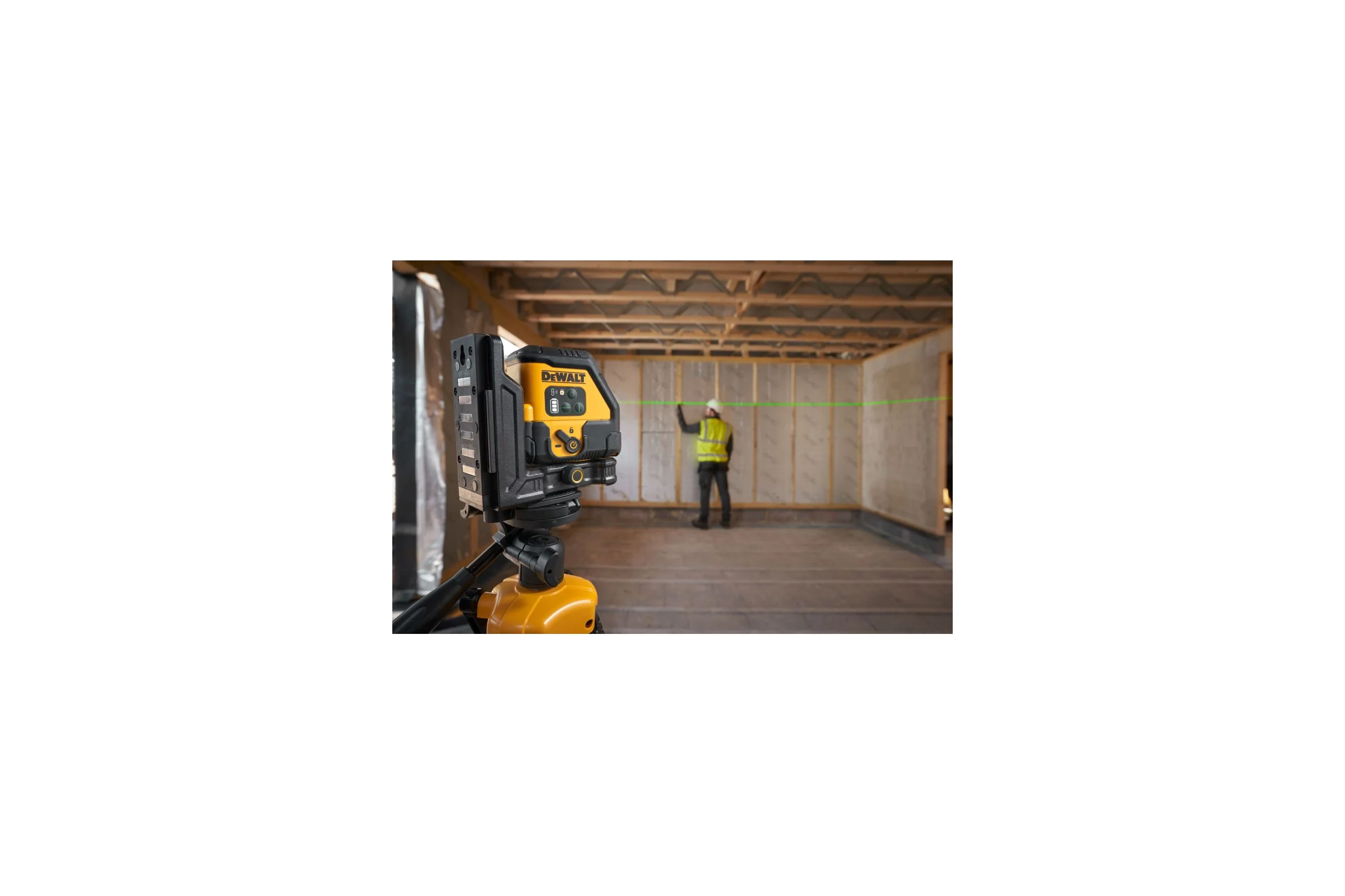Аккумуляторный лазерный нивелир DEWALT DCLE14201GB, зеленый луч, 45м, со встроенной АКБ, в чехле DCLE14201GB-XJ