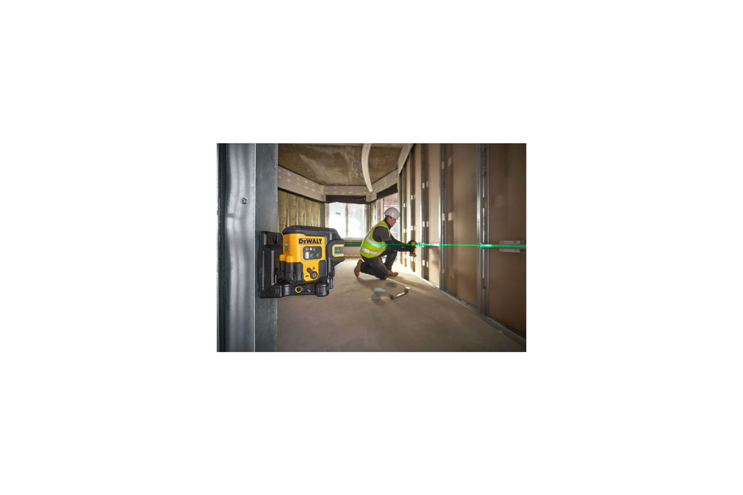 Аккумуляторный лазерный нивелир DEWALT DCLE14251GB, 10.8В, зеленый луч, 45м, со встроенной АКБ, в чехле DCLE14251GB-XJ