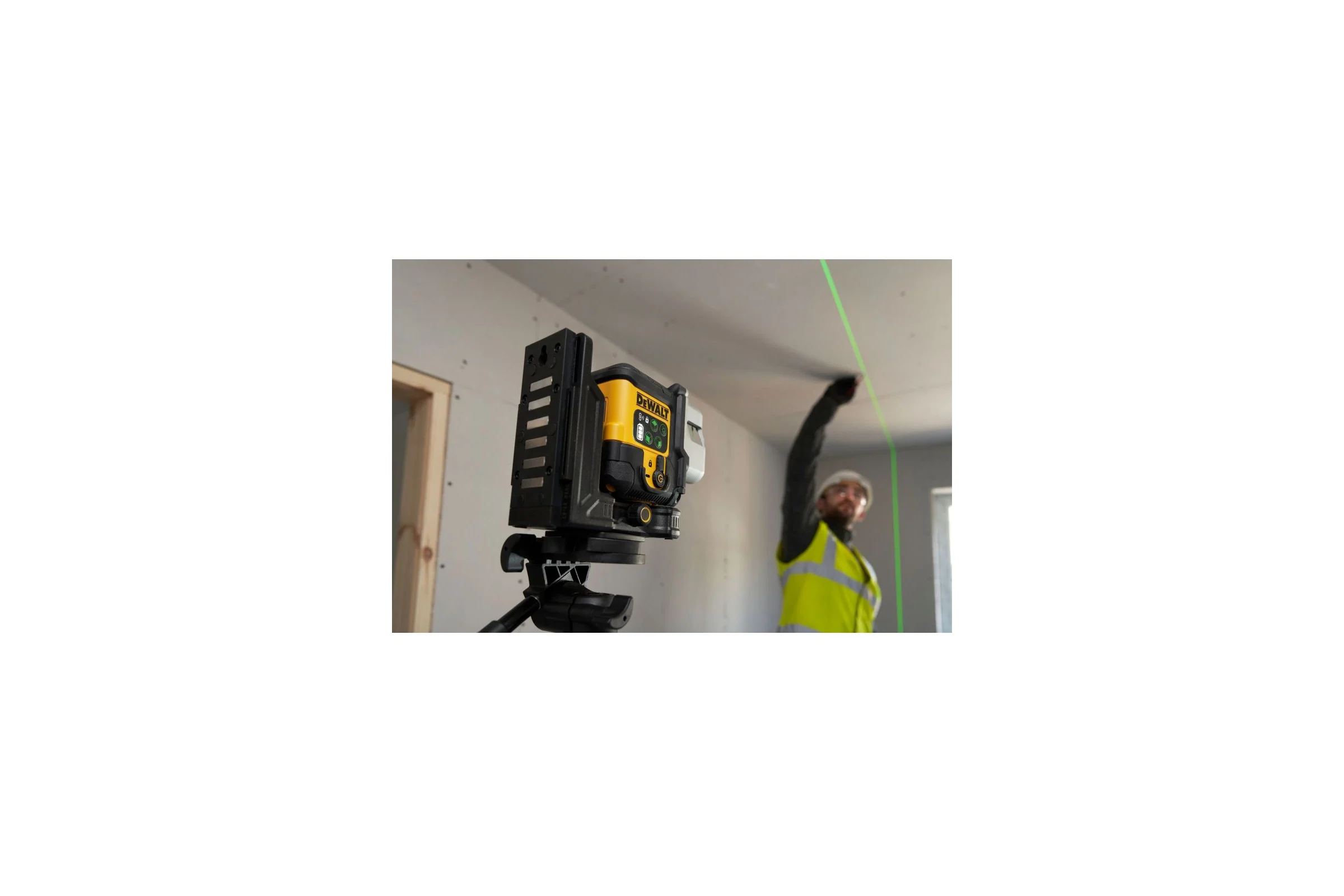 Аккумуляторный лазерный нивелир DEWALT DCLE14301GB, 10.8В, зеленый луч, 30м, со встроенной АКБ, в чехле DCLE14301GB-XJ