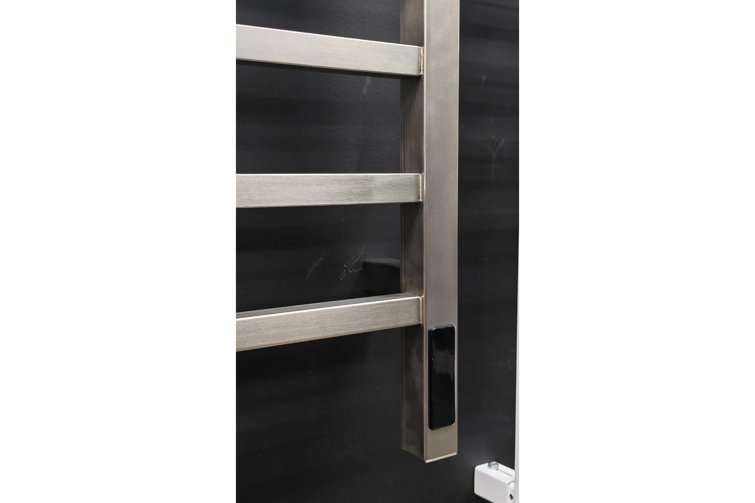 Полотенцесушитель электрический Comfysan с/т Magico-K EC-8, 80x50 см, никель, гальваника 018641