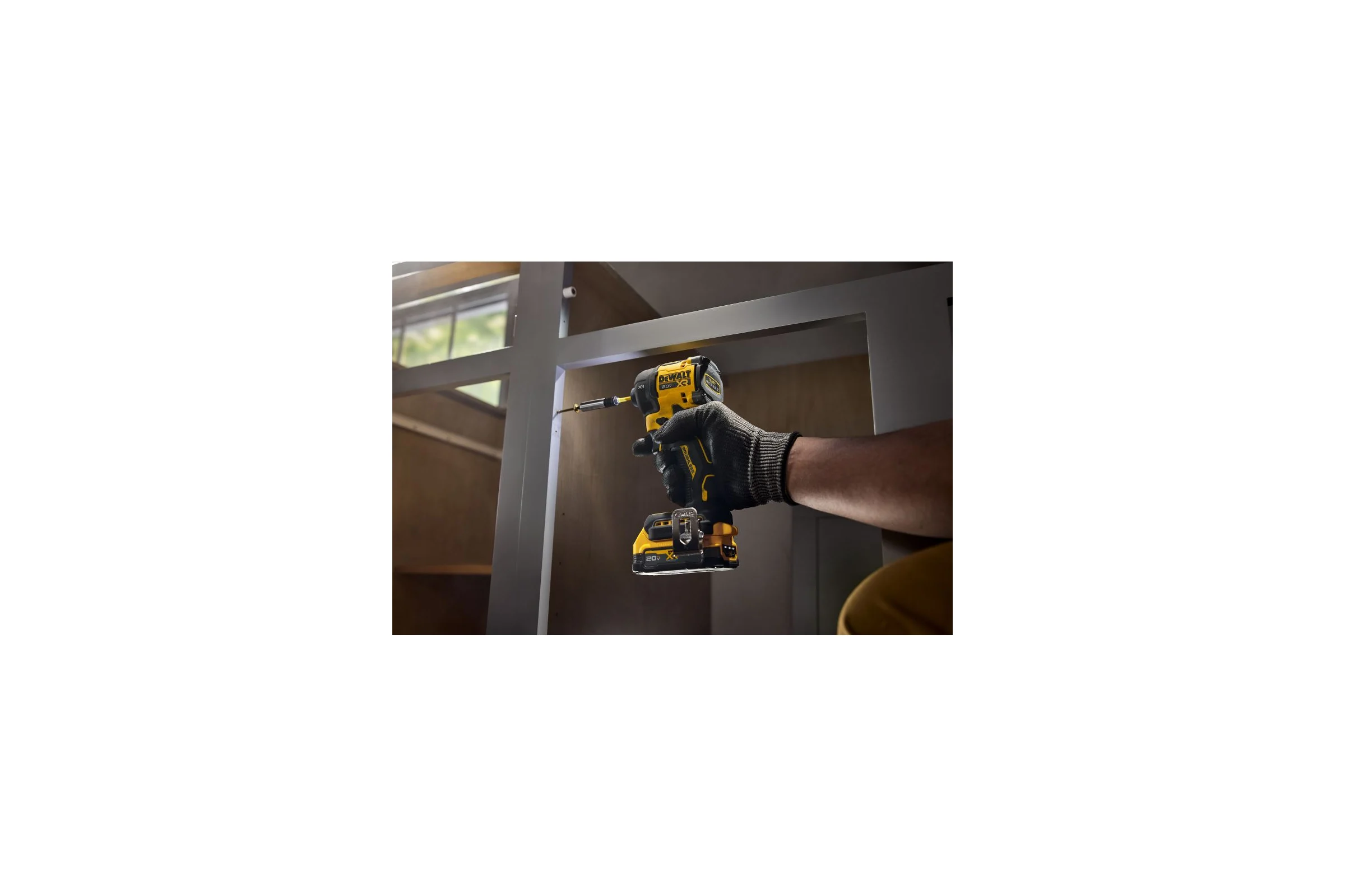 Аккумуляторный масляный шуруповерт Dewalt DCF870B, 20В, 56Нм, 4200 уд/мин, без АКБ и ЗУ DCF870B-XJ