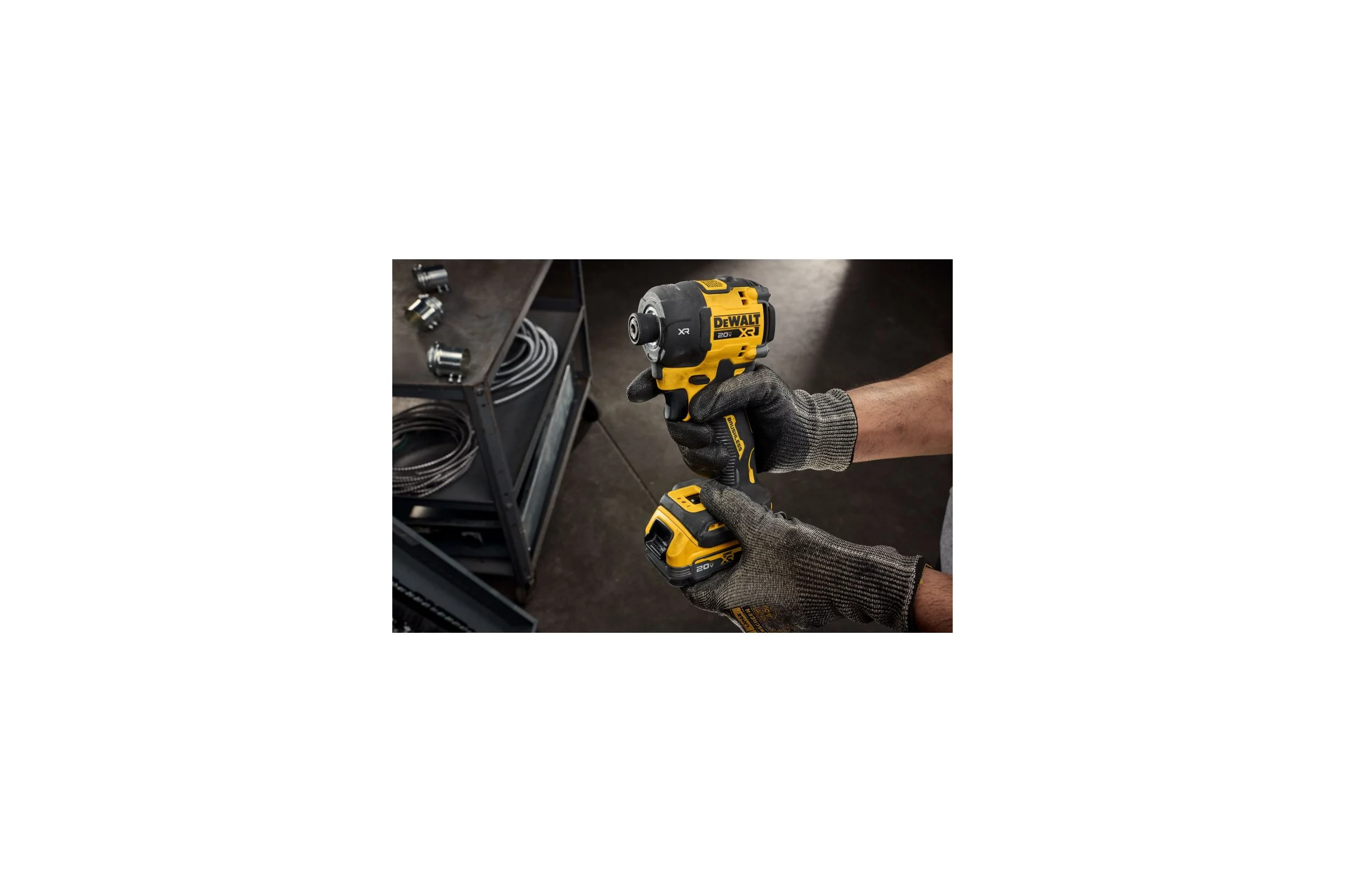 Аккумуляторный масляный шуруповерт Dewalt DCF870B, 20В, 56Нм, 4200 уд/мин, без АКБ и ЗУ DCF870B-XJ
