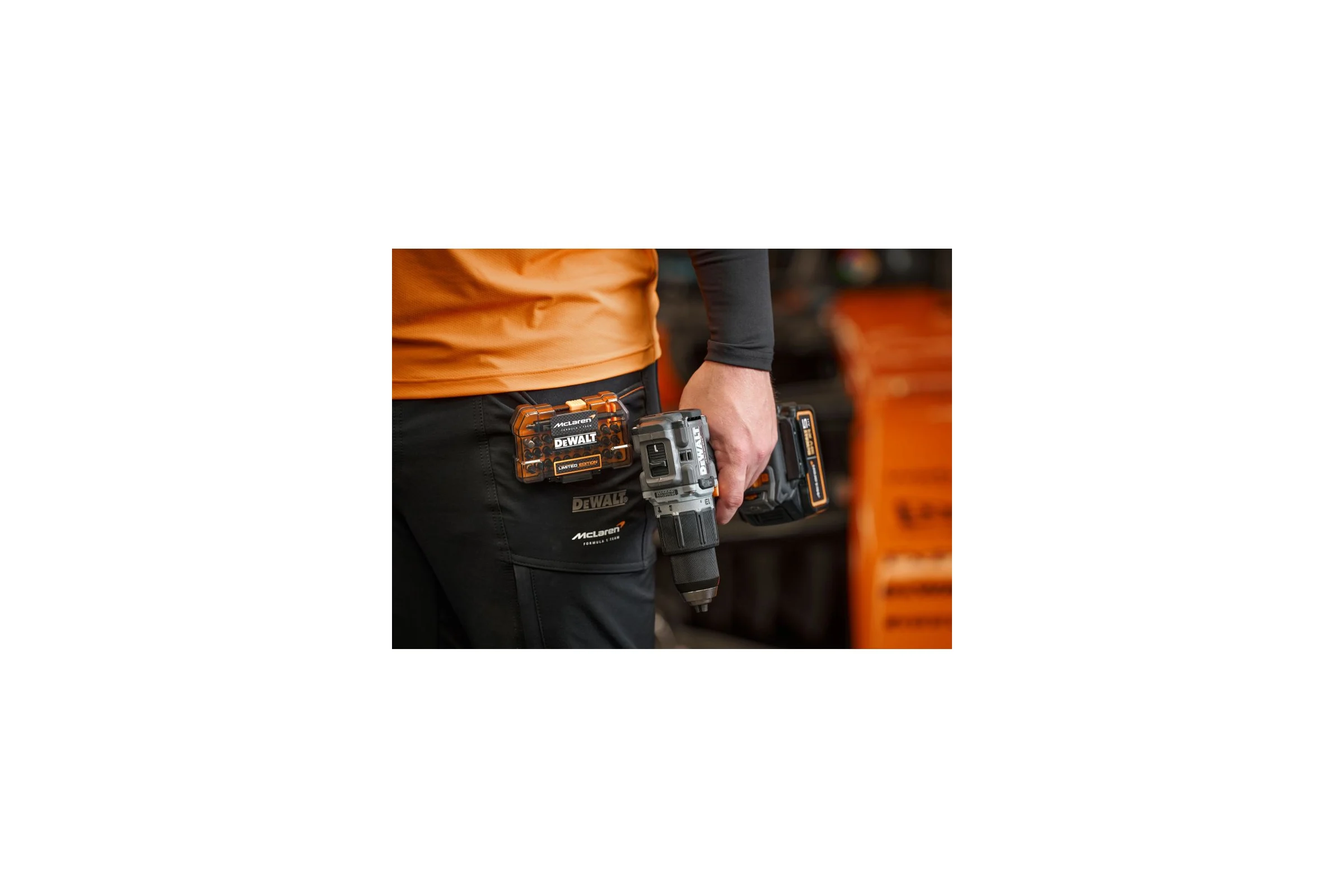 Набор бит DEWALT McLaren Limited Edition DT70901T, PH/PZ/Torx, 25 мм, 32 шт, в кейсе DT70901T-QZ