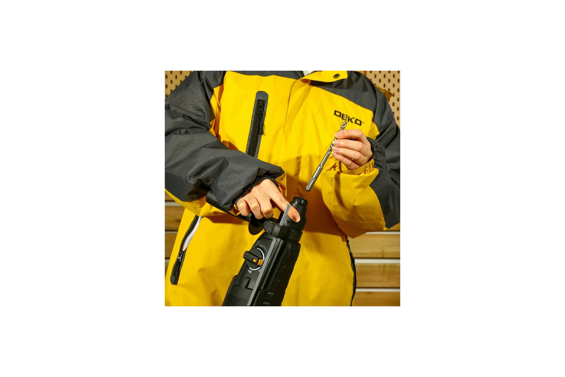 Сетевой перфоратор DEKO DKH950W CH01 063-4223