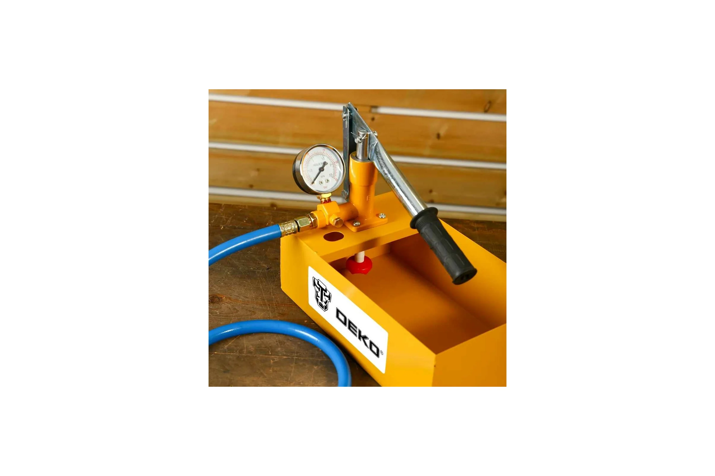 Ручной опрессовщик DEKO HTP02 (5 л., 0-30 атм., 3 кг) 068-1312