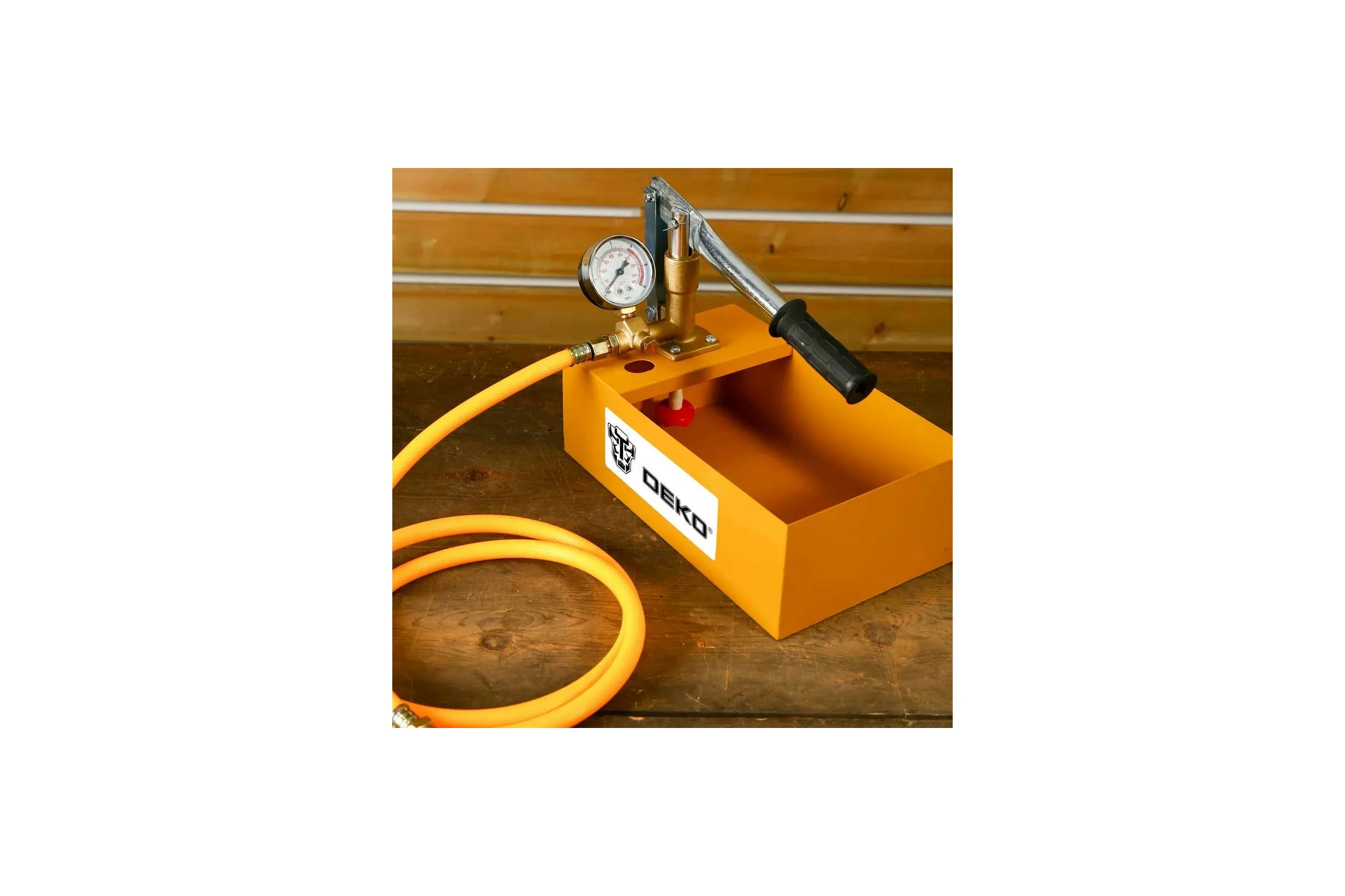 Ручной опрессовщик DEKO HTP01 (5 л., 0-60 атм., 3 кг) 068-1311