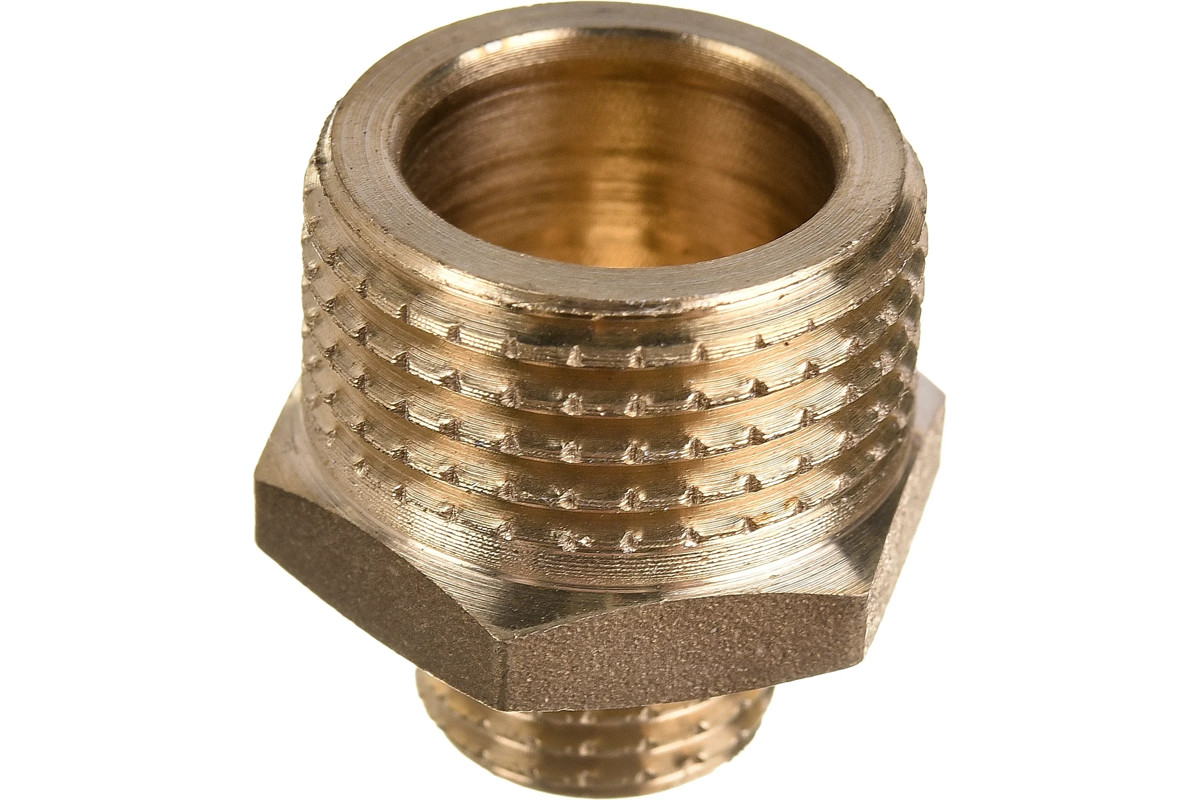 Латунный ниппель AV Engineering редукционный наружная-наружная 1/2x1/4 AVE303007