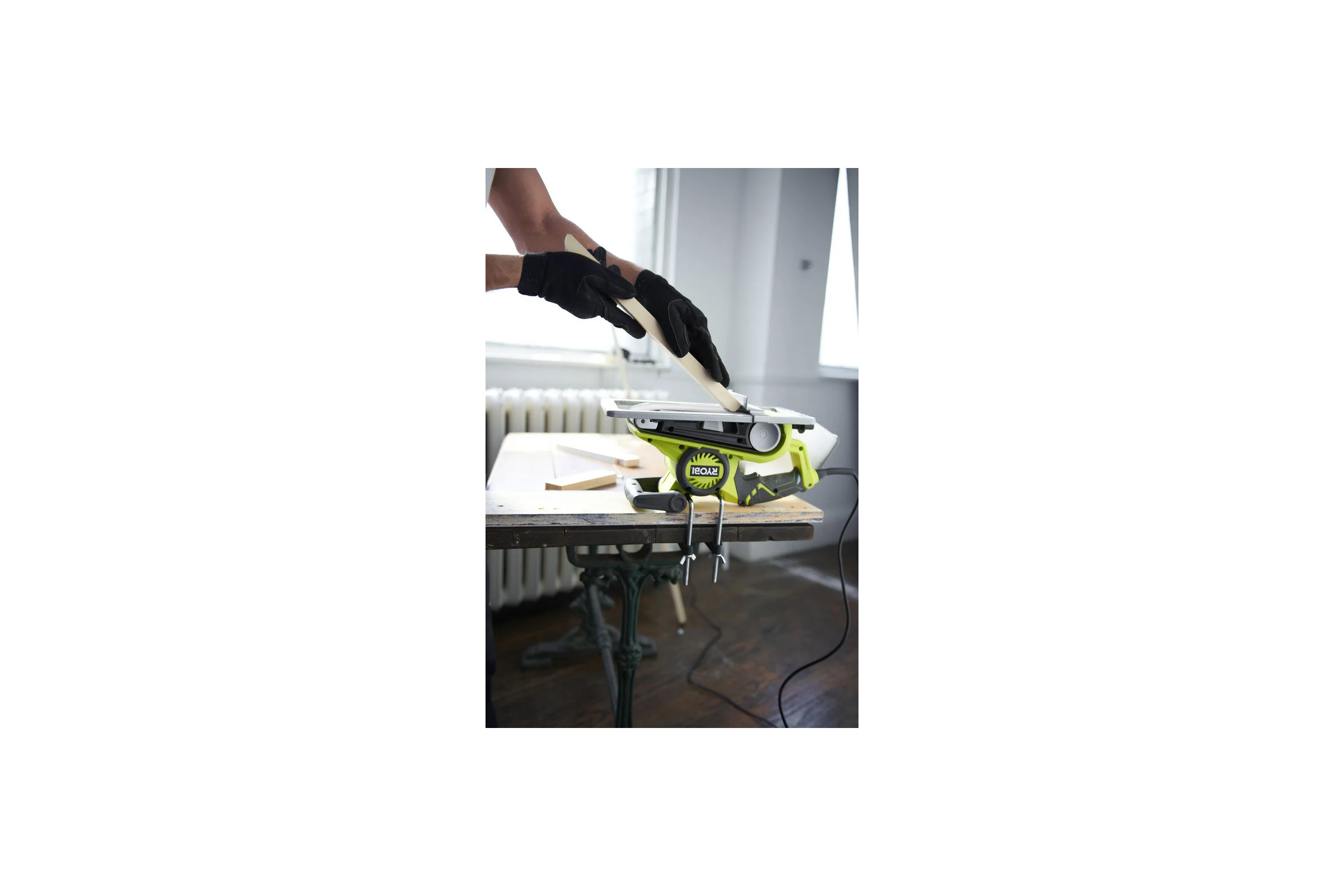 Ленточная шлифмашина Ryobi EBS800V 5133001146