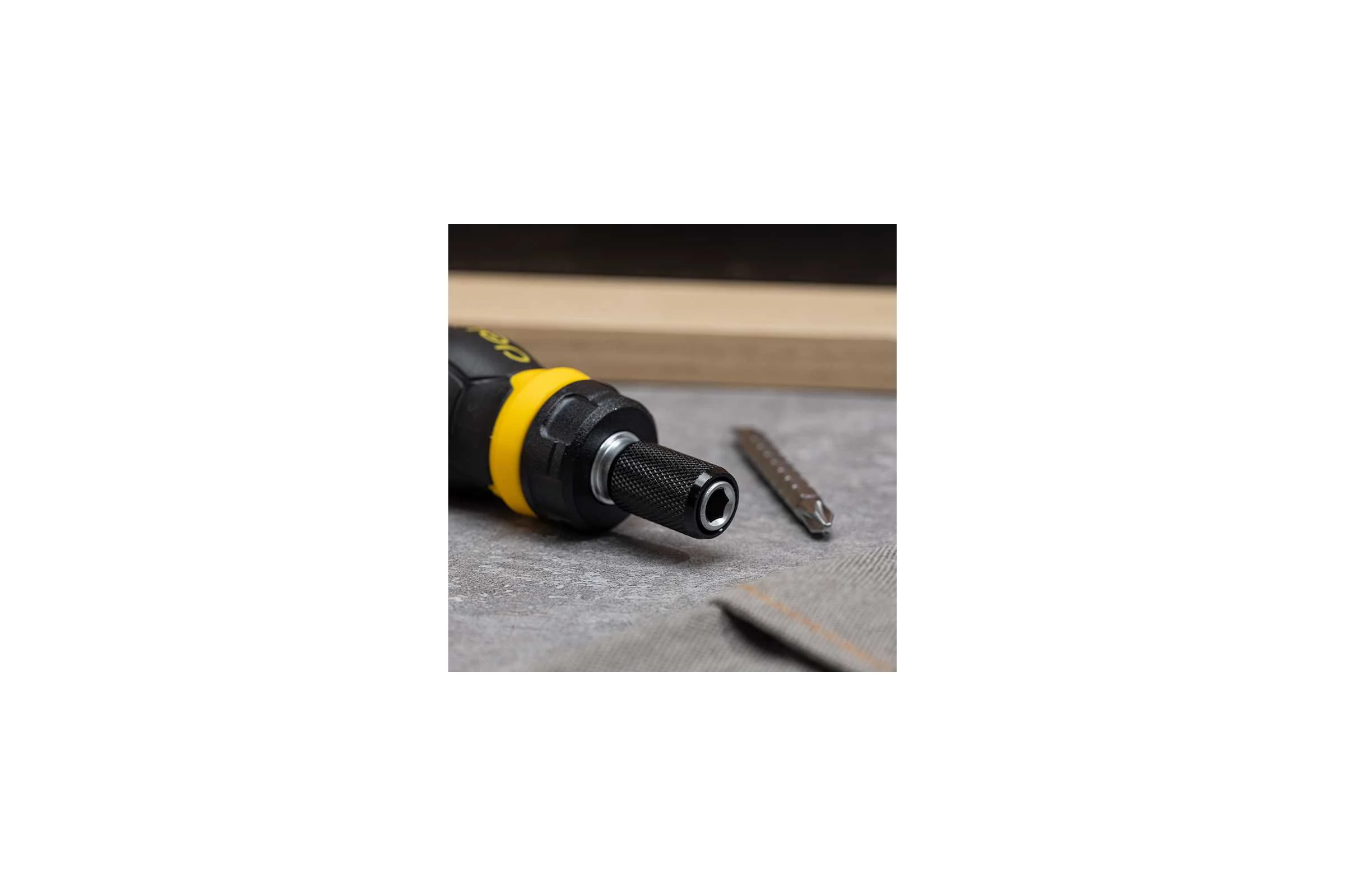 Двухсторонняя отвертка DELI с трещоткой, PH2+SL6 DL626010 (Cr-V, регулируемая длина 110-150мм, диаметр хвостовика 6мм) 98381