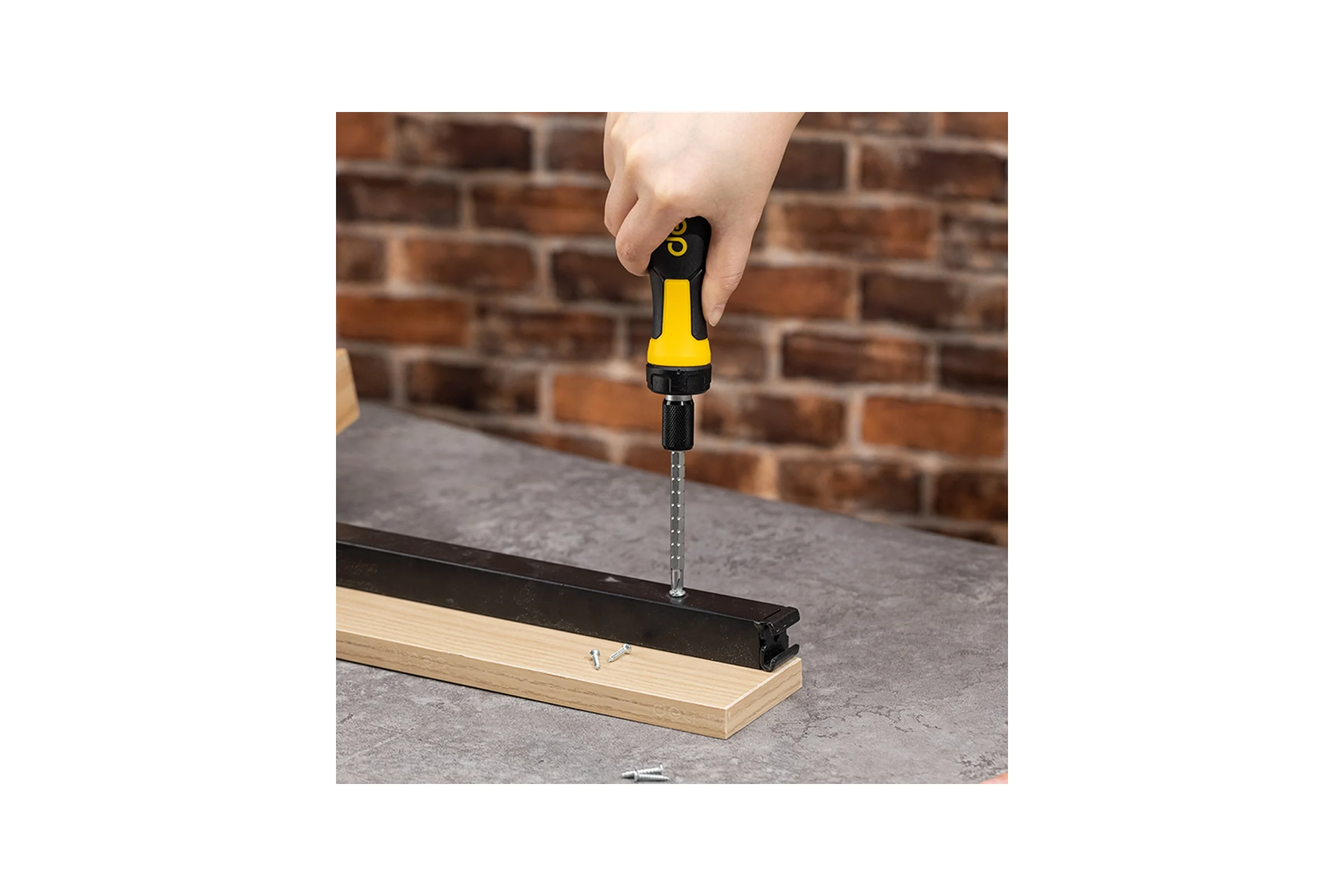 Двухсторонняя отвертка DELI DL626011 с трещоткой, PH2+SL6 180 мм 98383