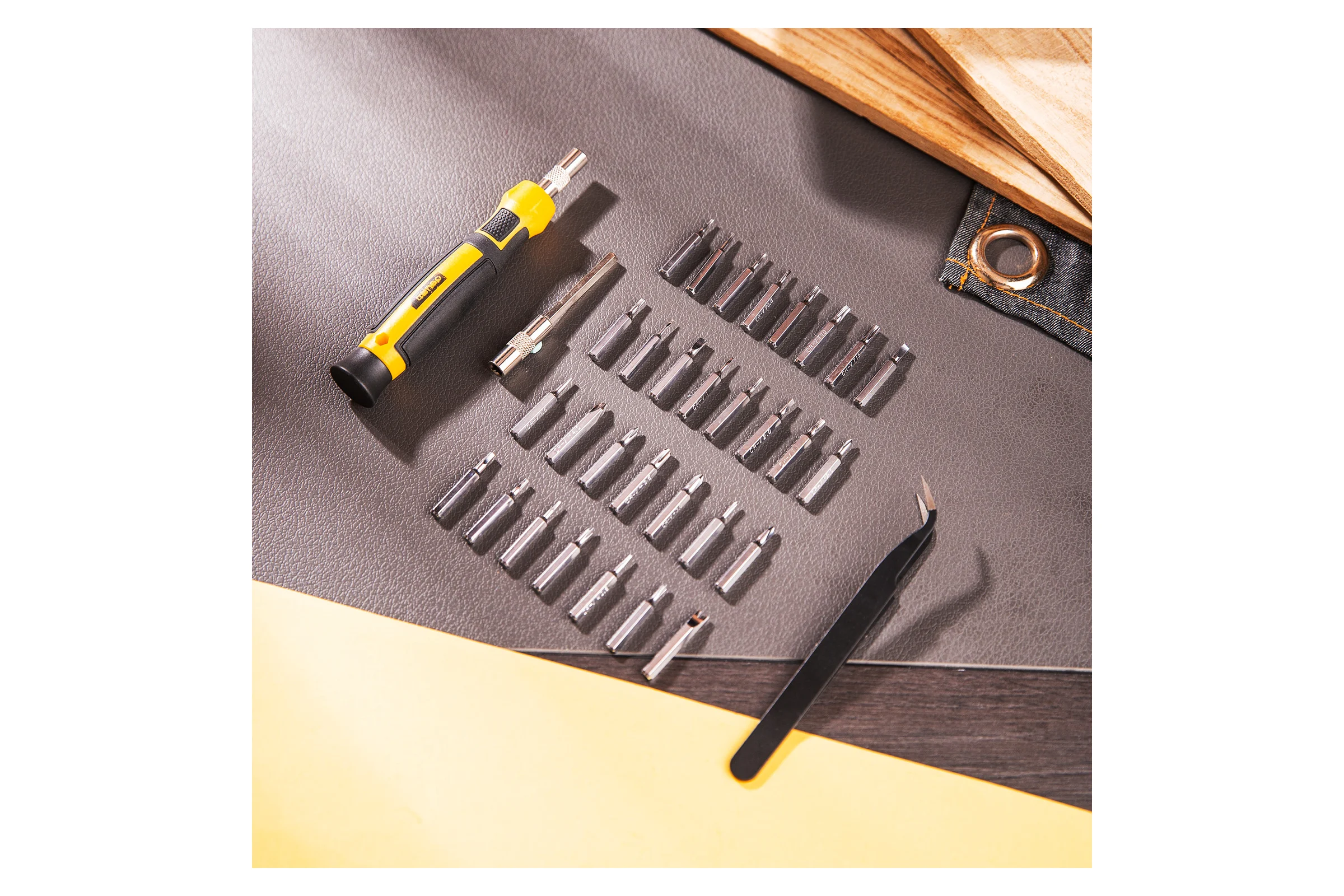 Набор прецизионных отверток DELI DL1033D 33 предмета 98386