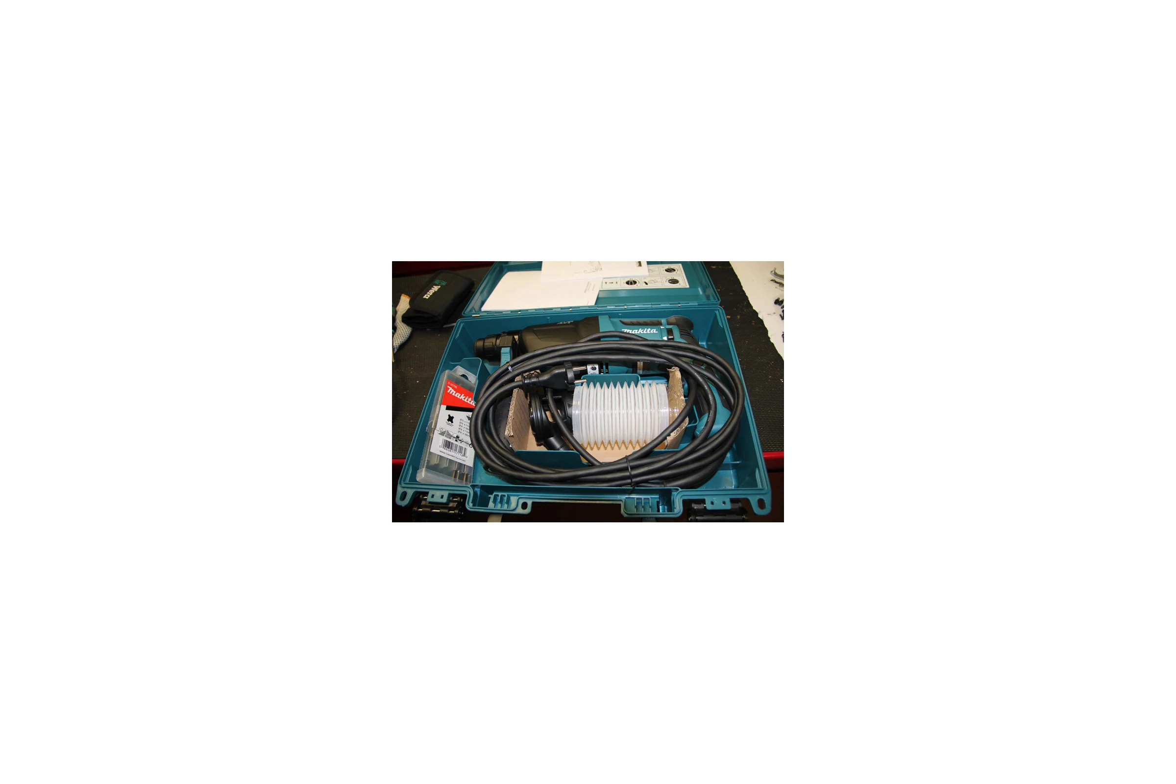 Перфоратор Makita HR2600