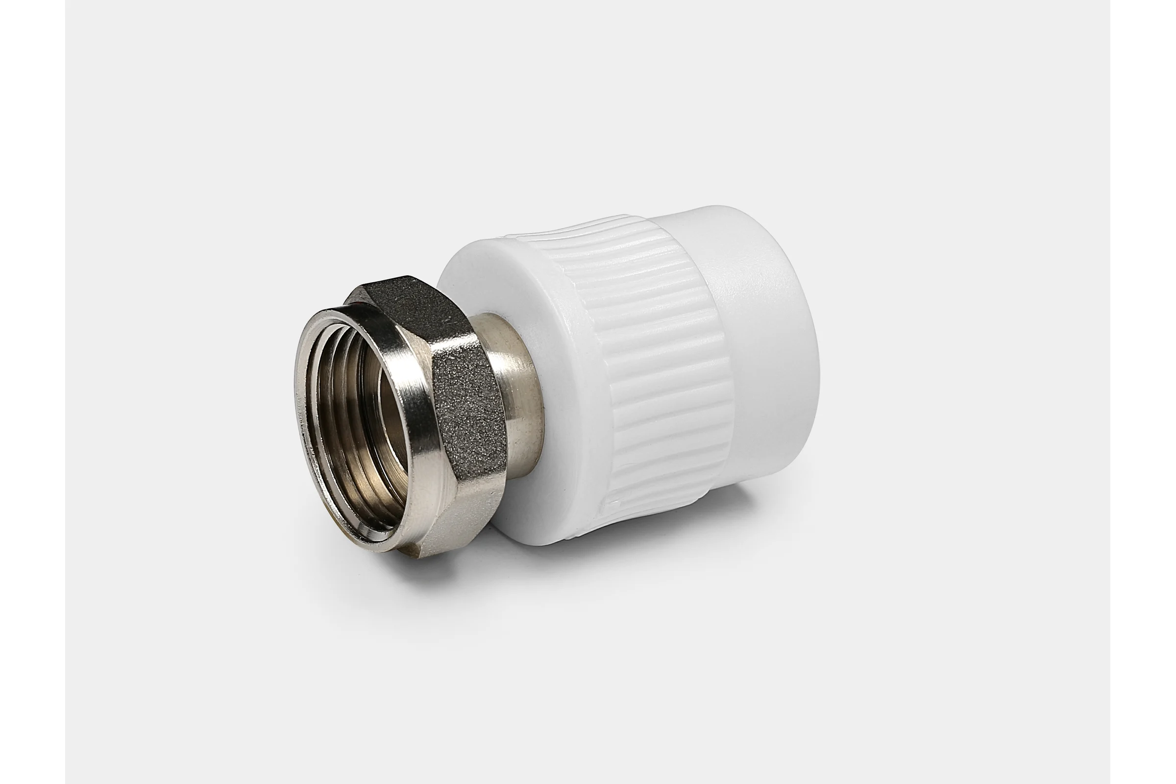 Муфта с накидной гайкой и латунной втулкой КОНТУР PPR D32-1 011224032300