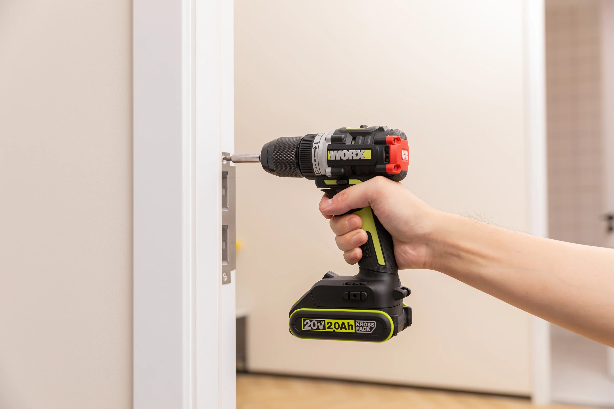 Аккумуляторная дрель-шуруповерт WORX Professional WU182