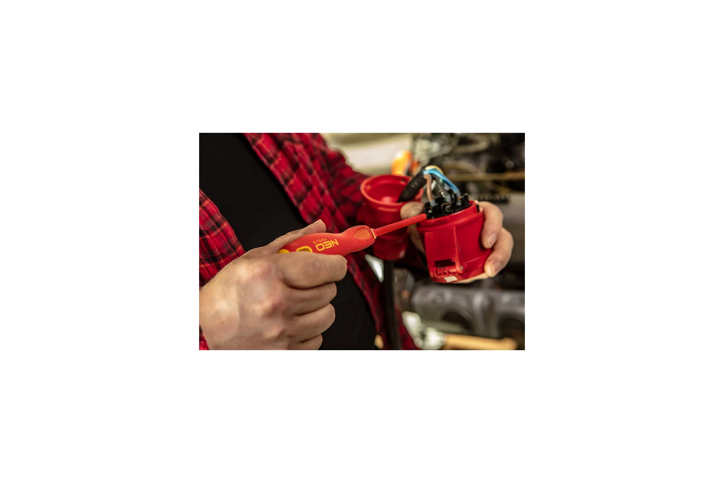 Крестовая отвертка NEO Tools PZ1x80 мм 1000 В CrMo 04-062