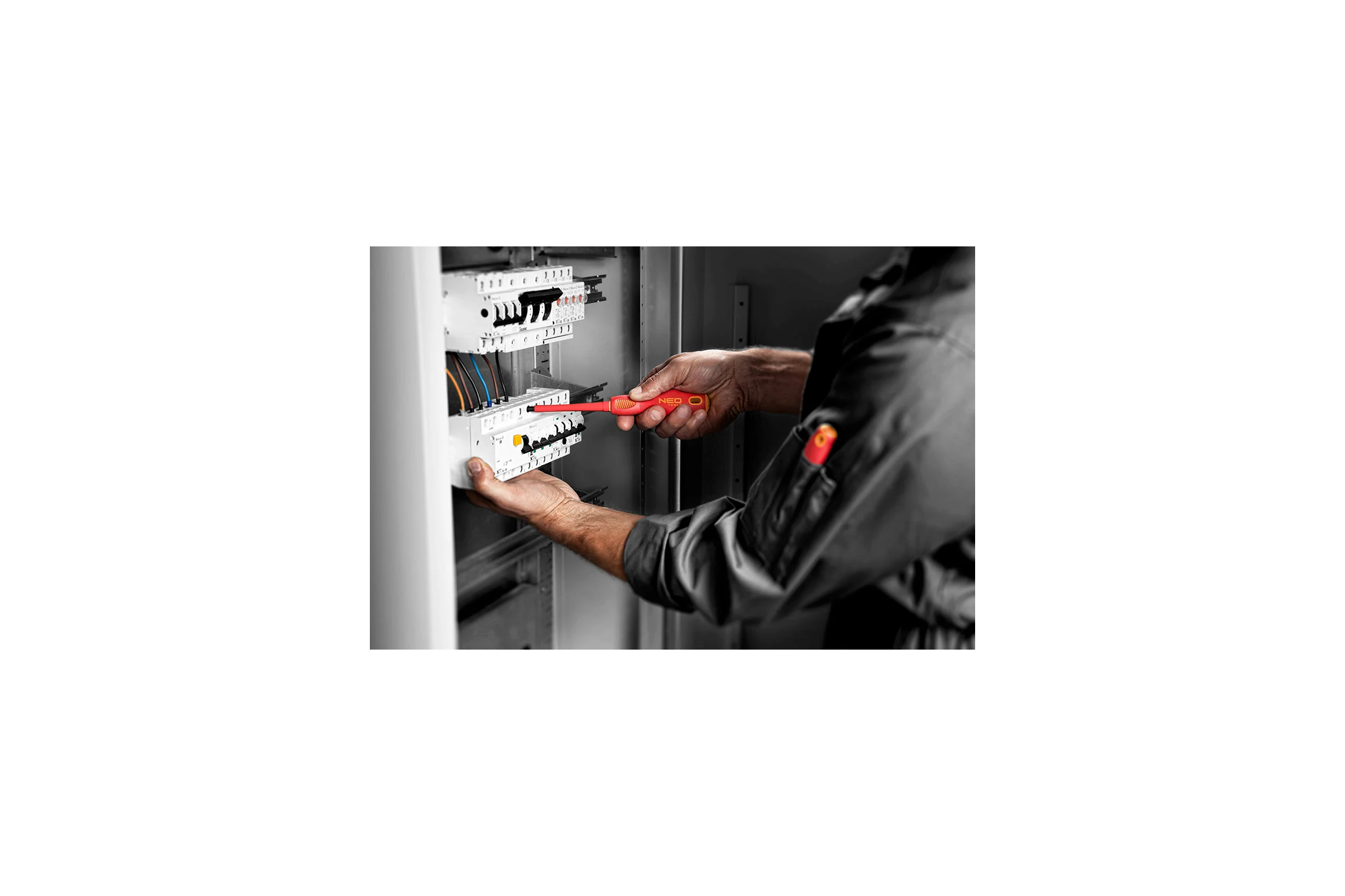 Крестовая отвертка NEO Tools PZ1x80 мм 1000 В CrMo 04-062