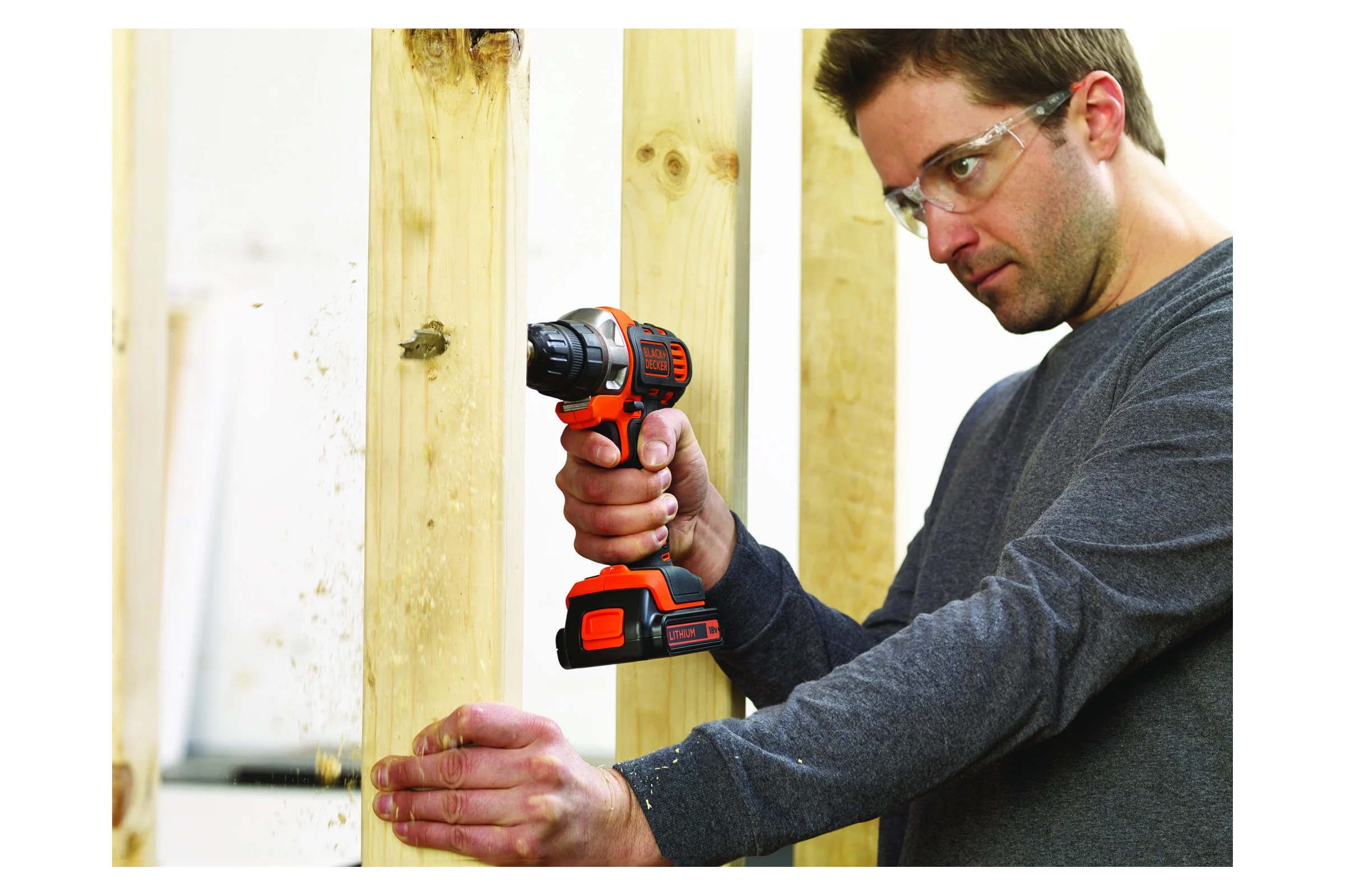 Многофункциональный аккумуляторный инструмент Black+Decker MultiEvo MT218K