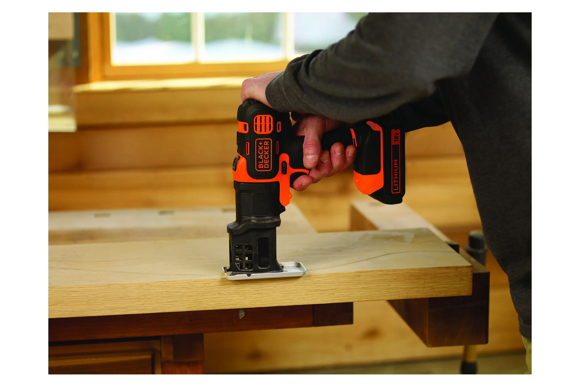 Многофункциональный аккумуляторный инструмент Black+Decker MultiEvo MT218K