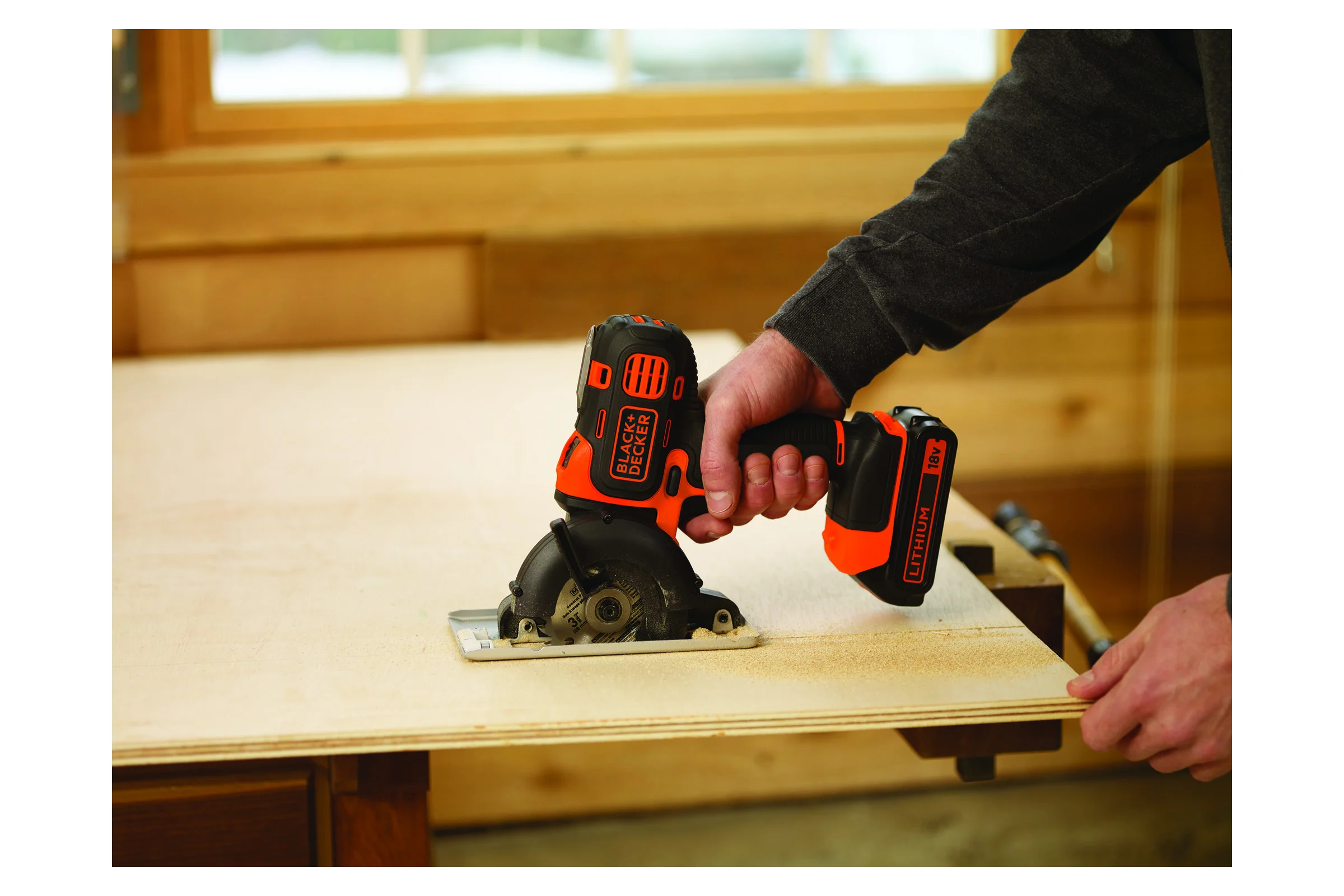 Многофункциональный аккумуляторный инструмент Black+Decker MultiEvo MT218K