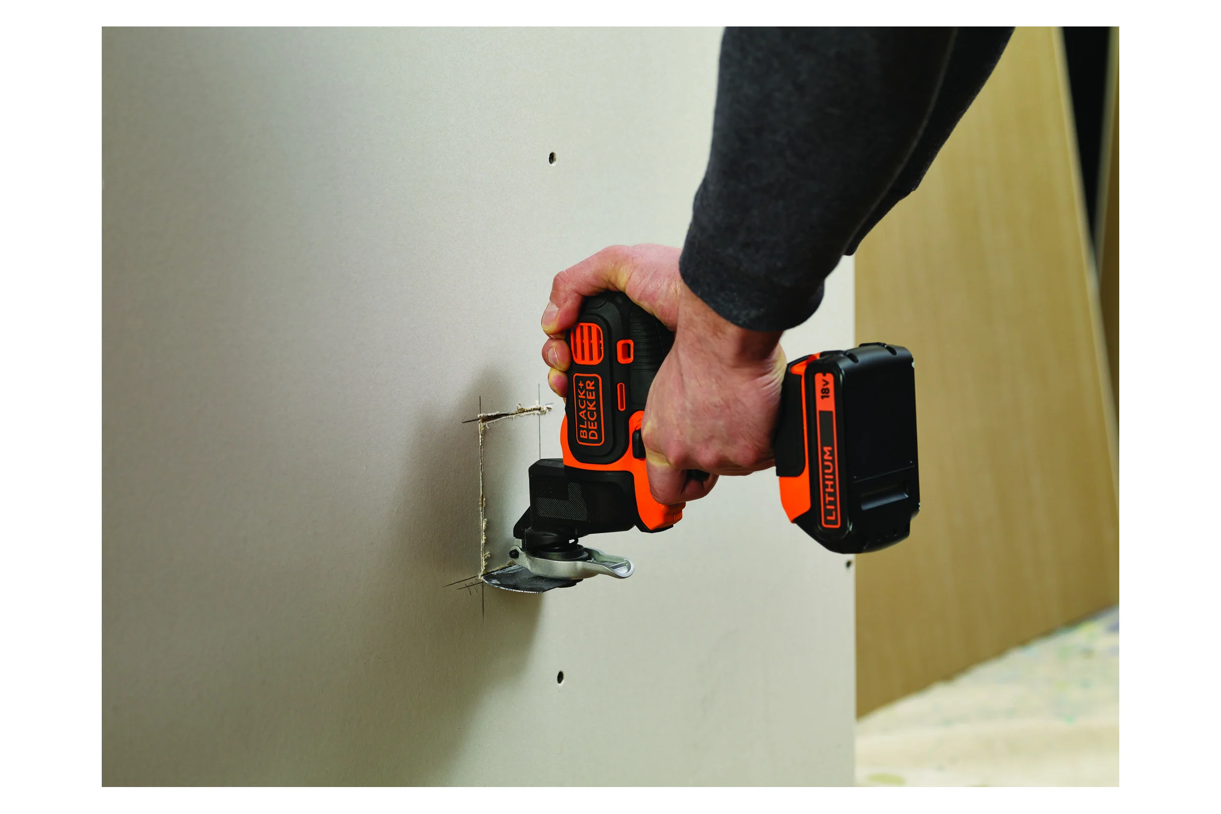 Многофункциональный аккумуляторный инструмент Black+Decker MultiEvo MT218K