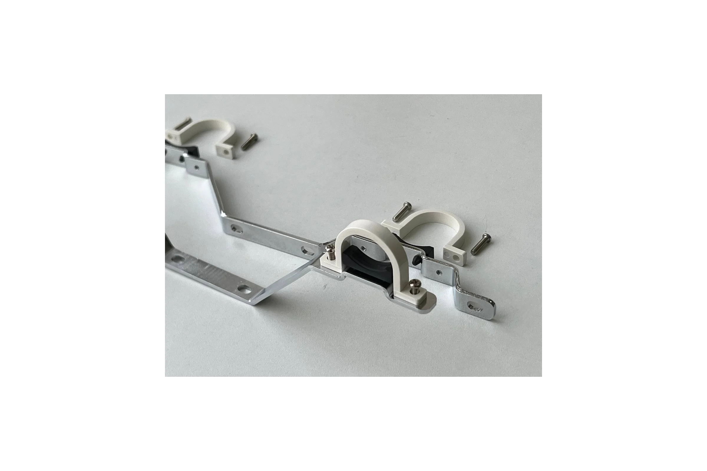Кронштейны для коллектора RIIFO Flow сталь 3/4"-1" ц/ц 200 мм, 2 шт 1100048650