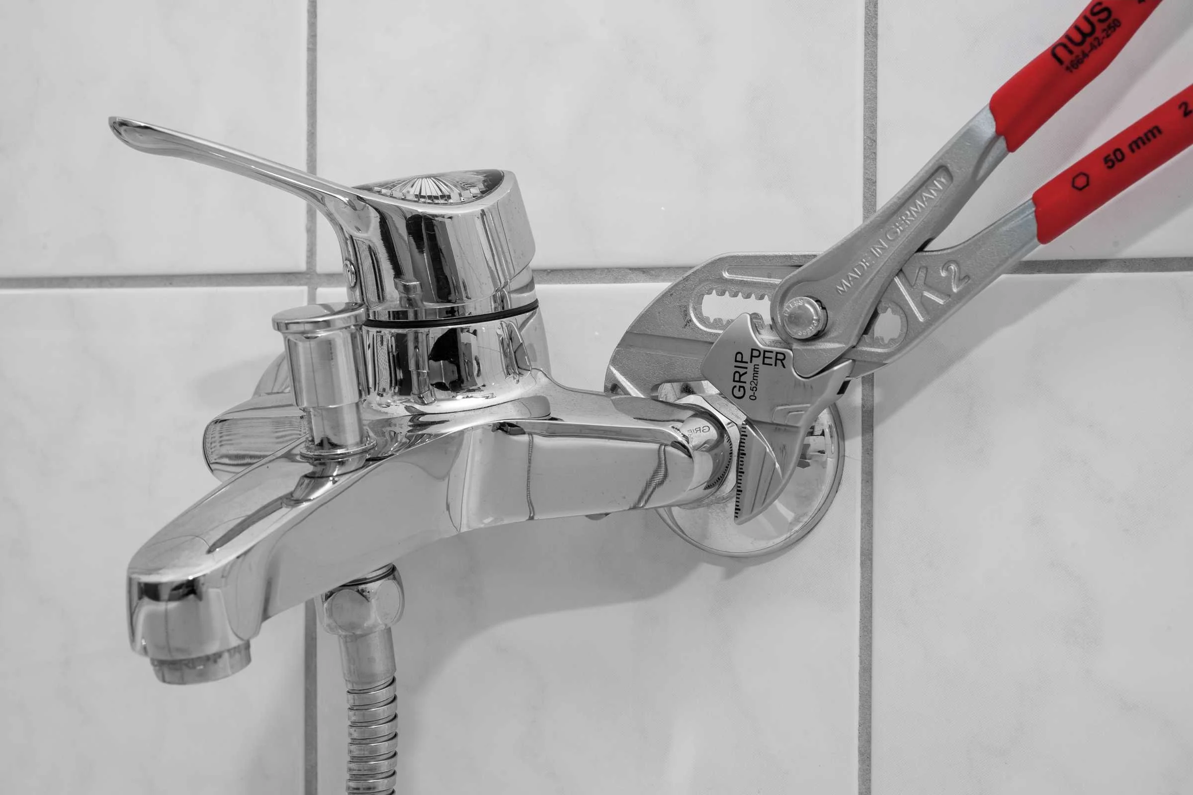 Переставные клещи-гаечный ключ NWS gripper k2, 250 мм, покрытие crom, обливные рукоятки 1664-42-250