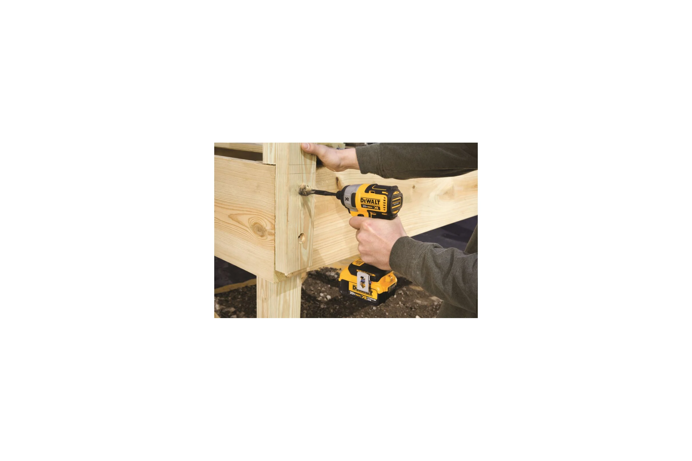 Бесщеточный импульсный шуруповерт Dewalt DCF886M2