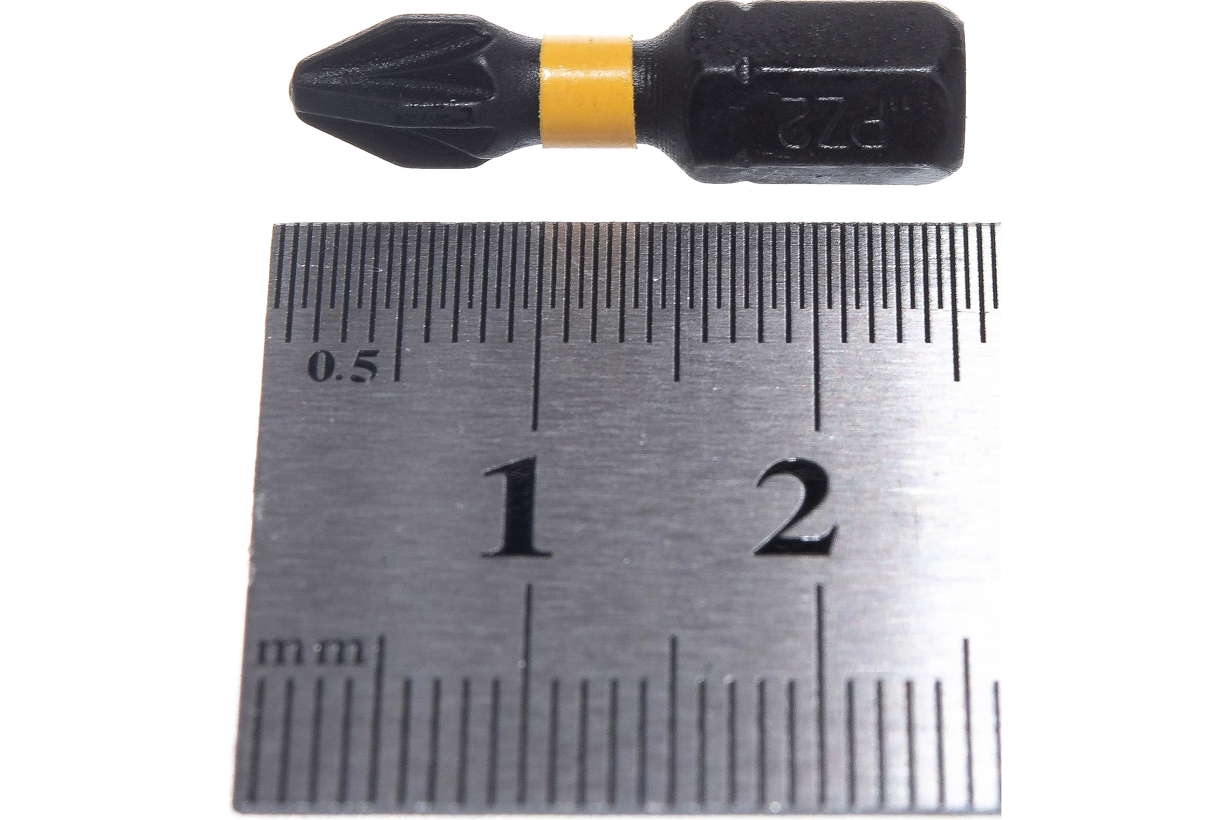 Магнитный держатель бит IMPACT Torsion + 3 биты (25 мм) DEWALT DT70563T
