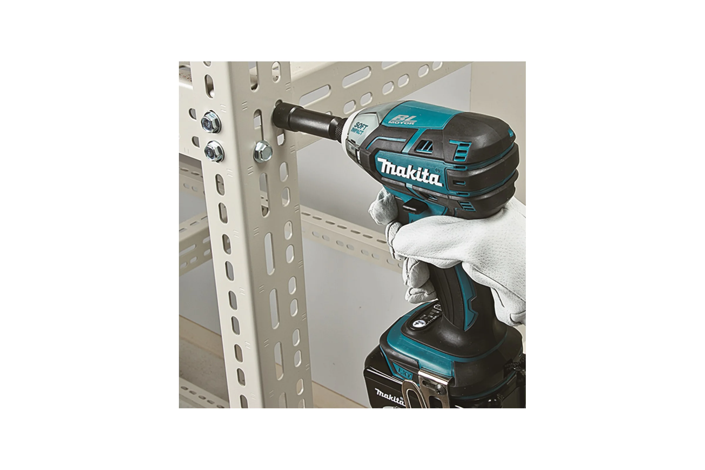 Аккумуляторный ударный шуруповерт Makita DTS141RME