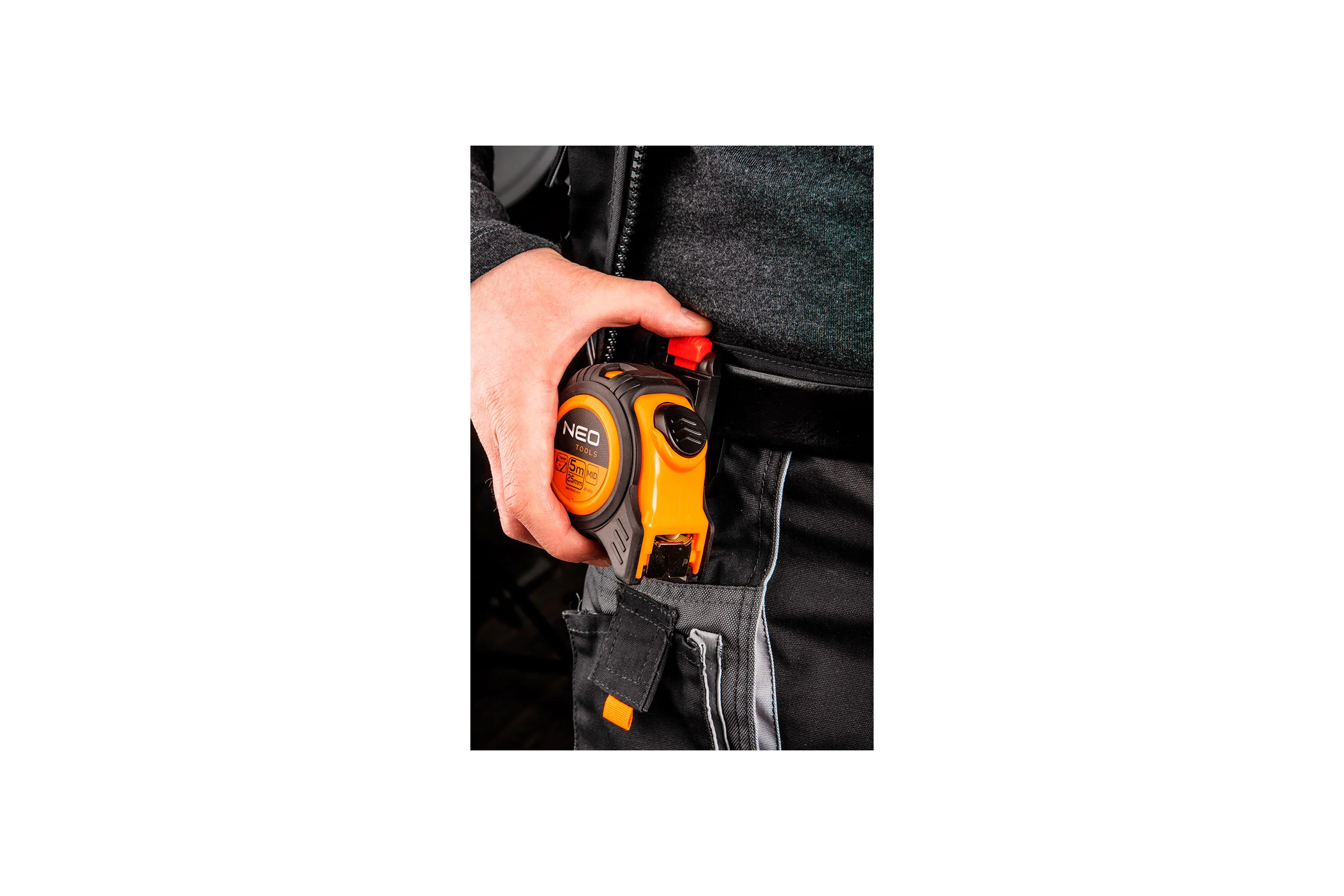 Рулетка NEO Tools стальная лента 3 м x 16 мм c автостопом 67-203
