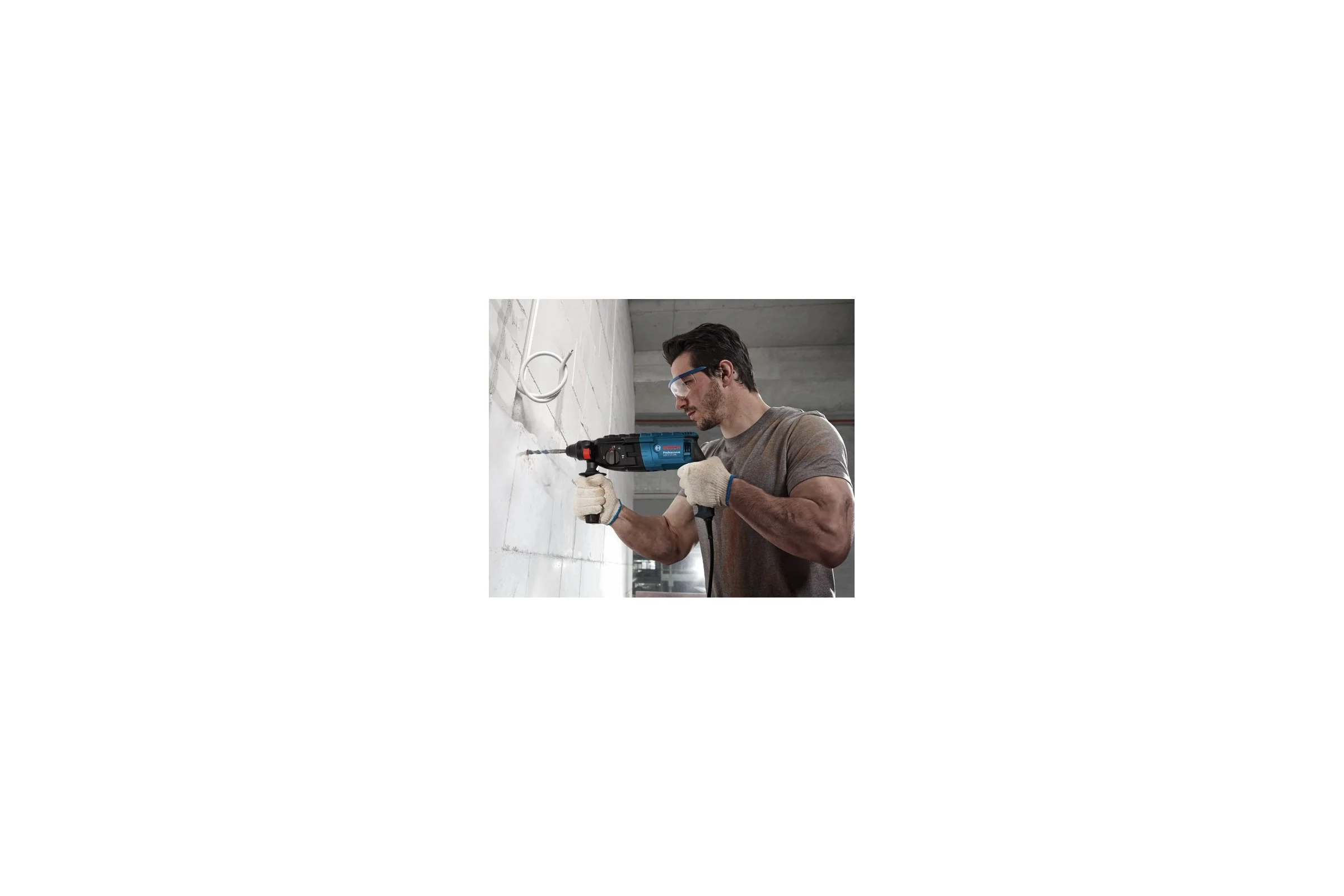 Перфоратор Bosch GBH 240 + ключевой патрон 0.611.272.104